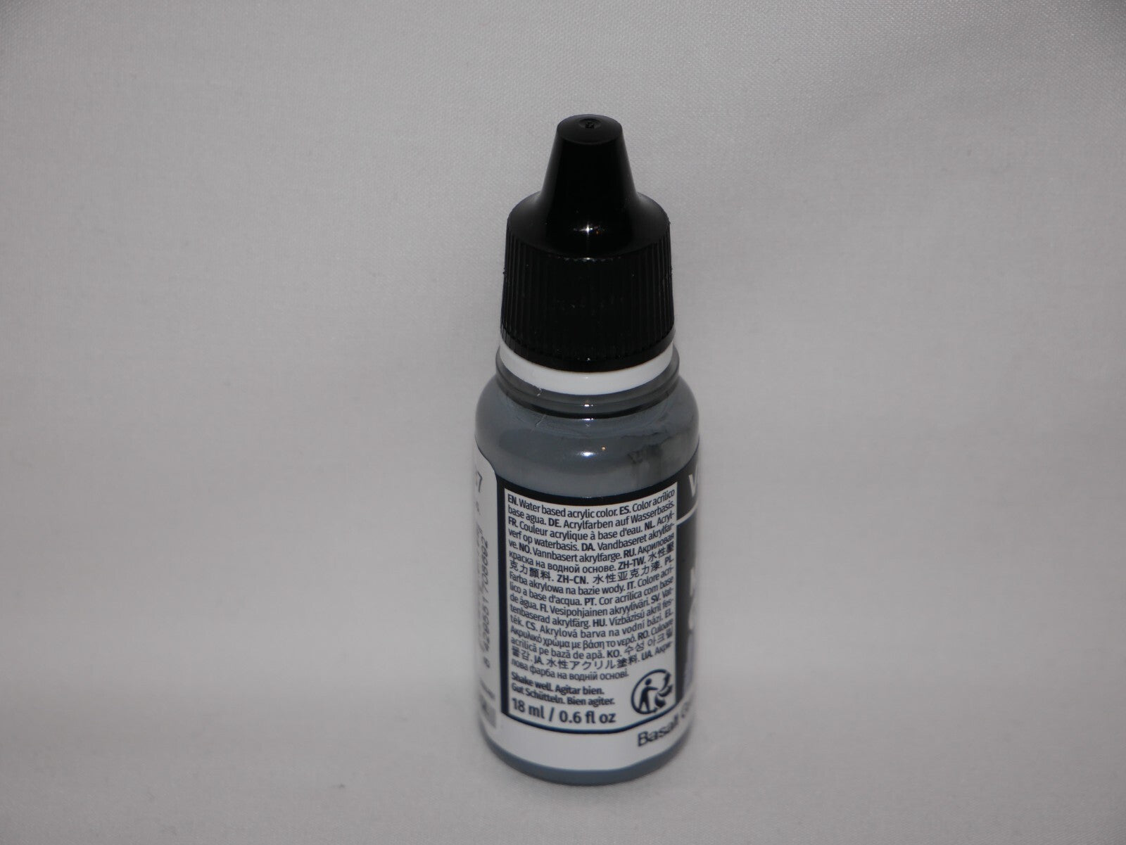 Vallejo Model Color Basalt Grey Acrylic 18ml/0.60 fl oz Dropper Bottle - 70.869