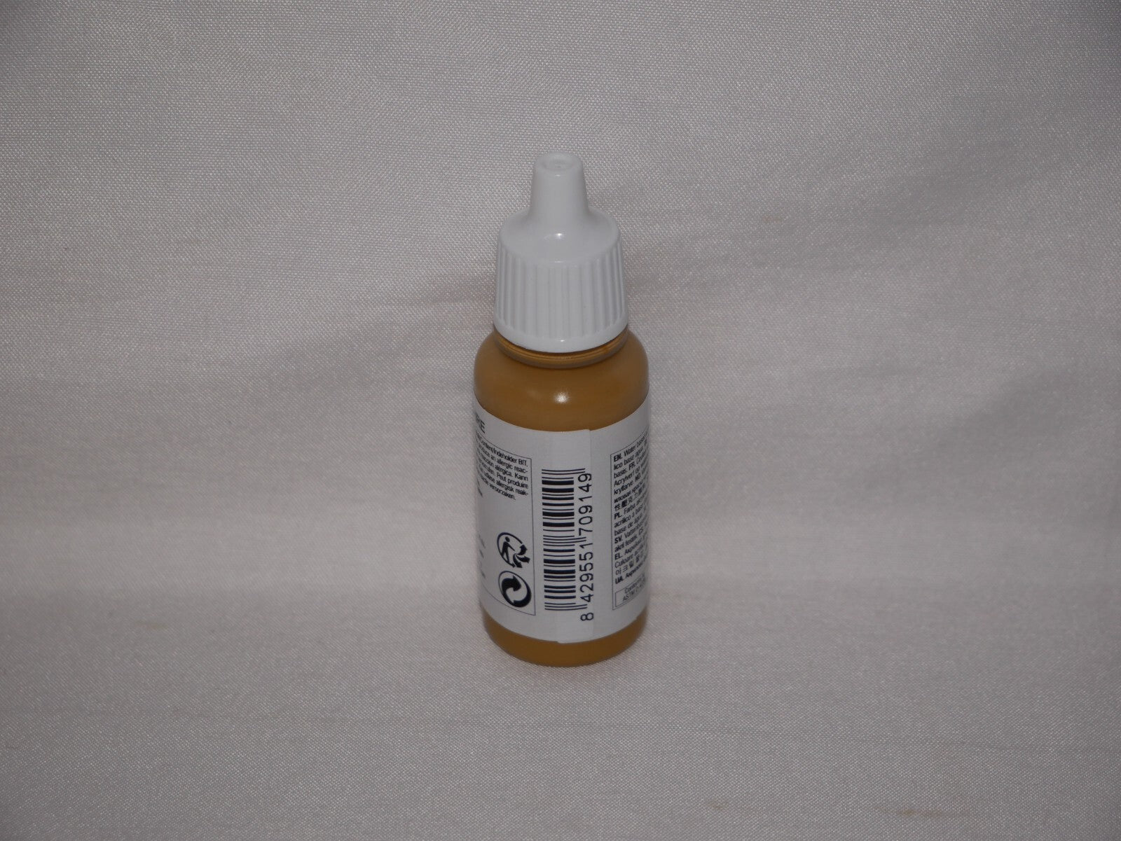 Vallejo Model Color Green Ochre Acrylic 17ml/0.57 fl oz Dropper Bottle - 70.914