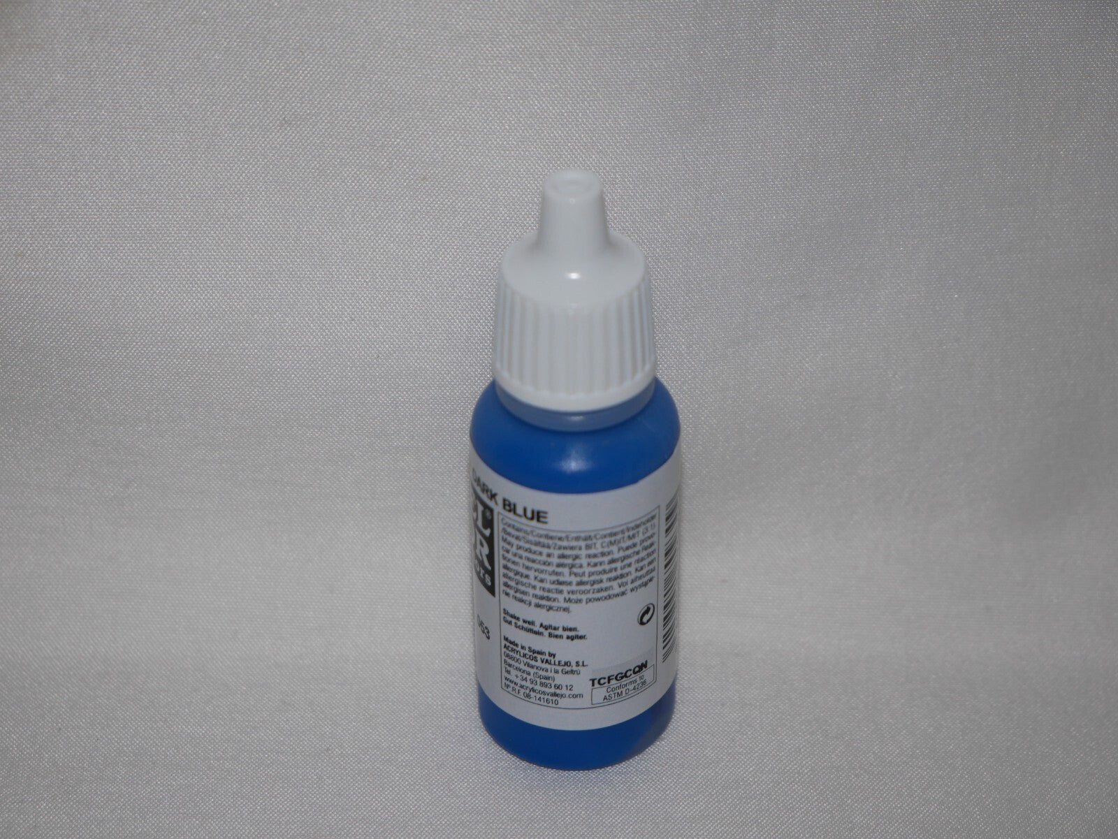 Vallejo Model Color Dark Blue Acrylic 17ml/0.57 fl oz Dropper Bottle - 70.930