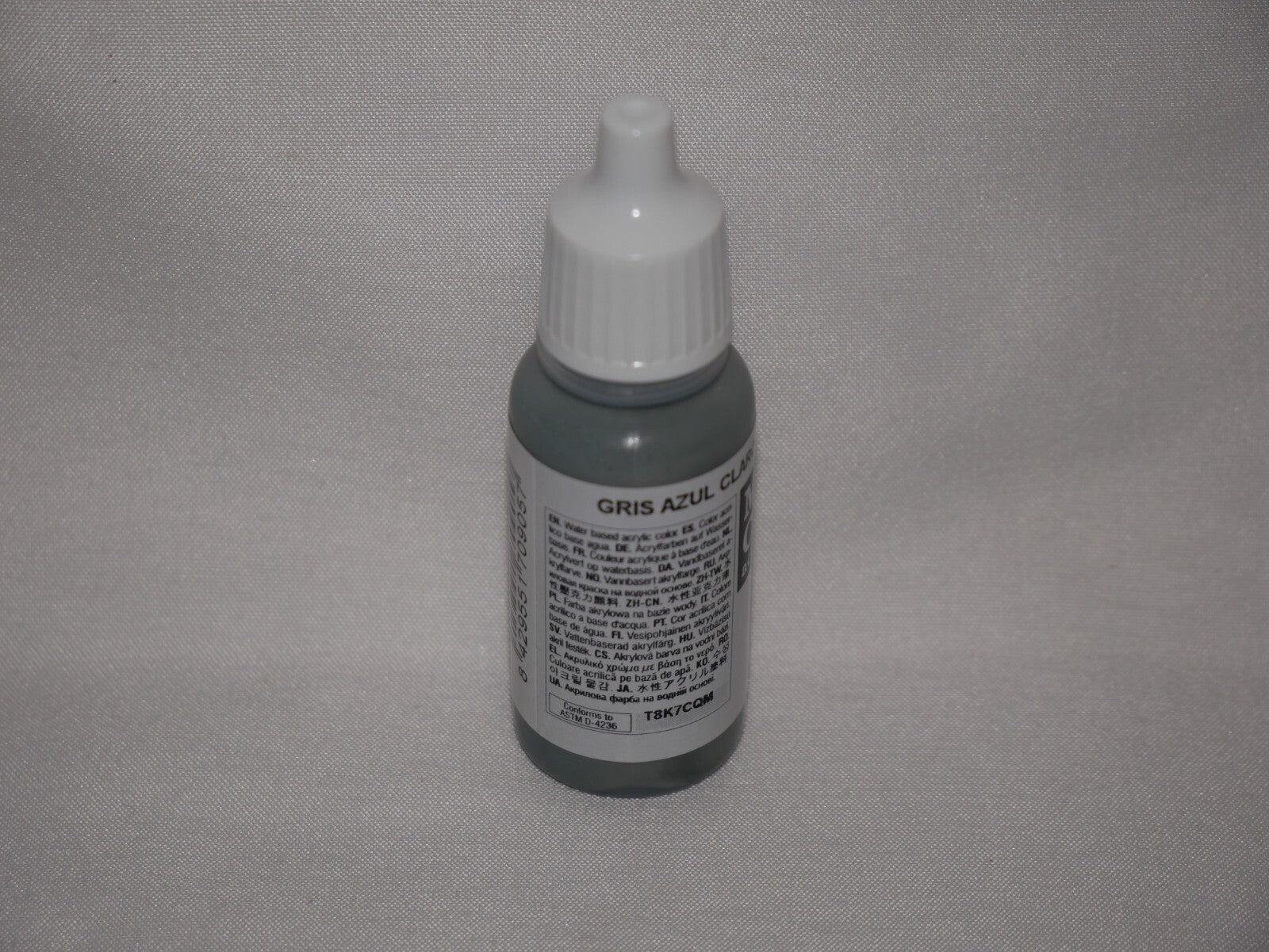 Vallejo Model Color Grey Pale Acrylic 17ml/0.57 fl oz Dropper Bottle - 70.905