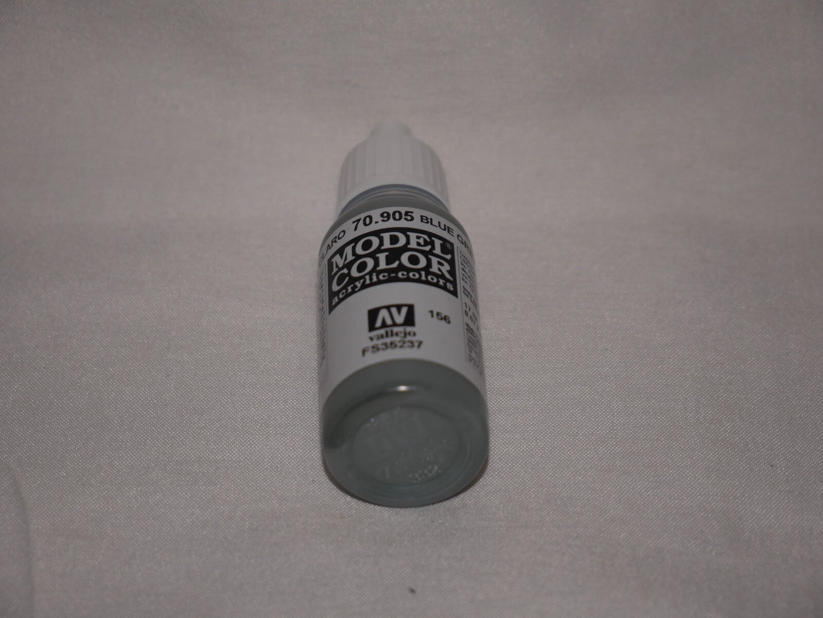 Vallejo Model Color Grey Pale Acrylic 17ml/0.57 fl oz Dropper Bottle - 70.905