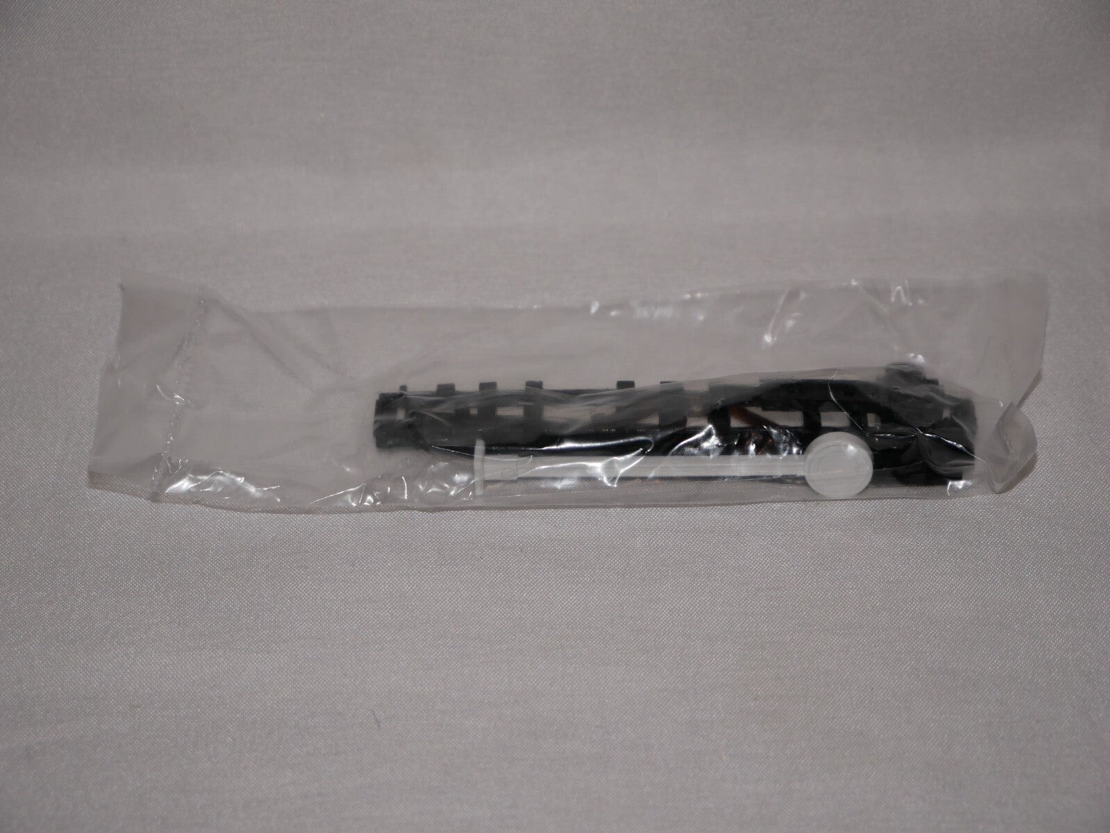Hornby 1:76 Model Railway Track Accessories Uncoupling Ramp & Marker Post - R617