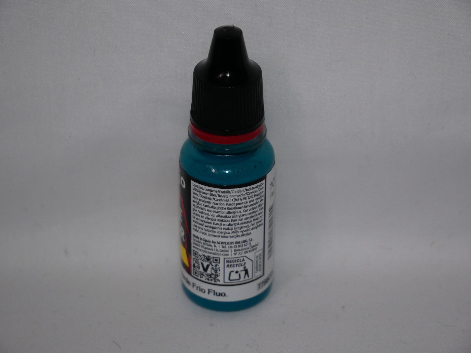 Vallejo Game Color Acrylics Fluorescent Cold Green 18ml Dropper Bottle - 72.161