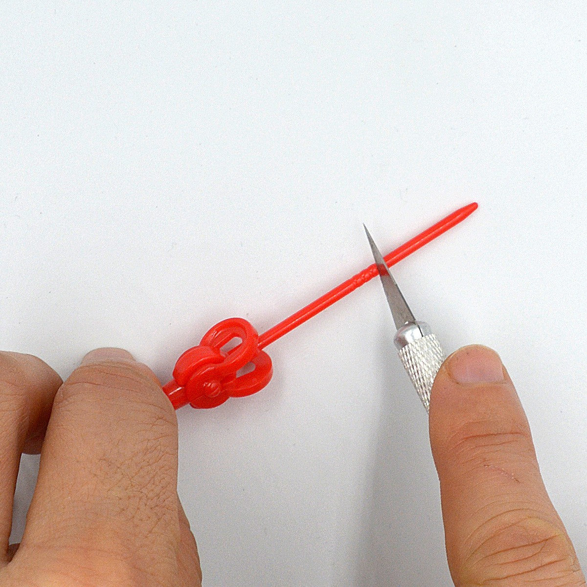 AK Interactive Plastic Holding Pins For AK9565 Handle Support (10 Units) - AK9565-B