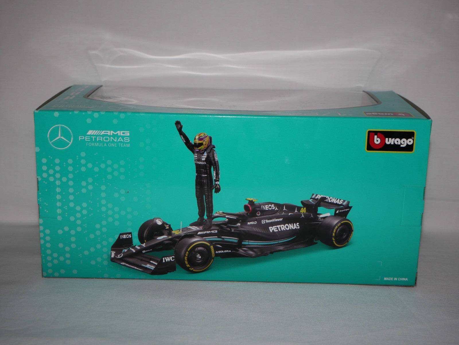 Burago 1:24 Mercedes-AMG Petronas F1 W14 With No.44 Hamilton Figure - #18-28037H
