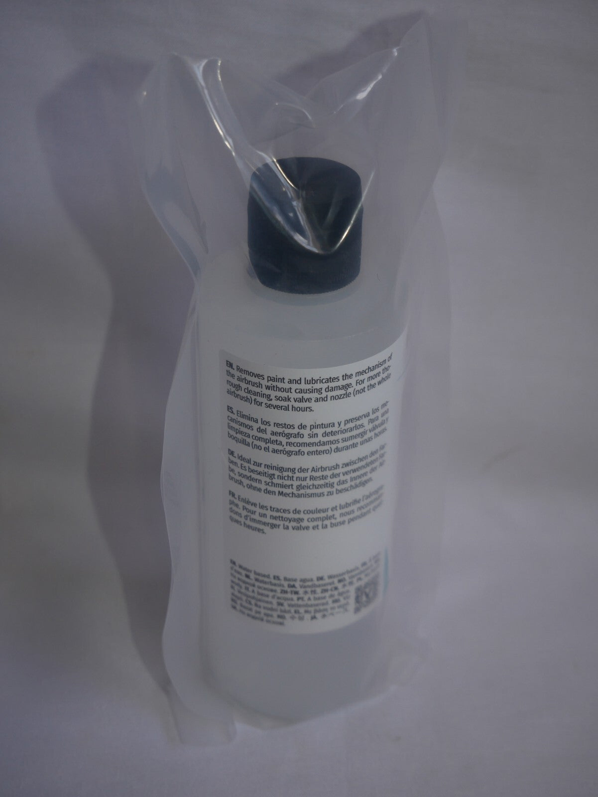 Vallejo Airbrush Mediums Airbrush Cleaner 200ml / 6.76 fl oz Bottle - 71.199