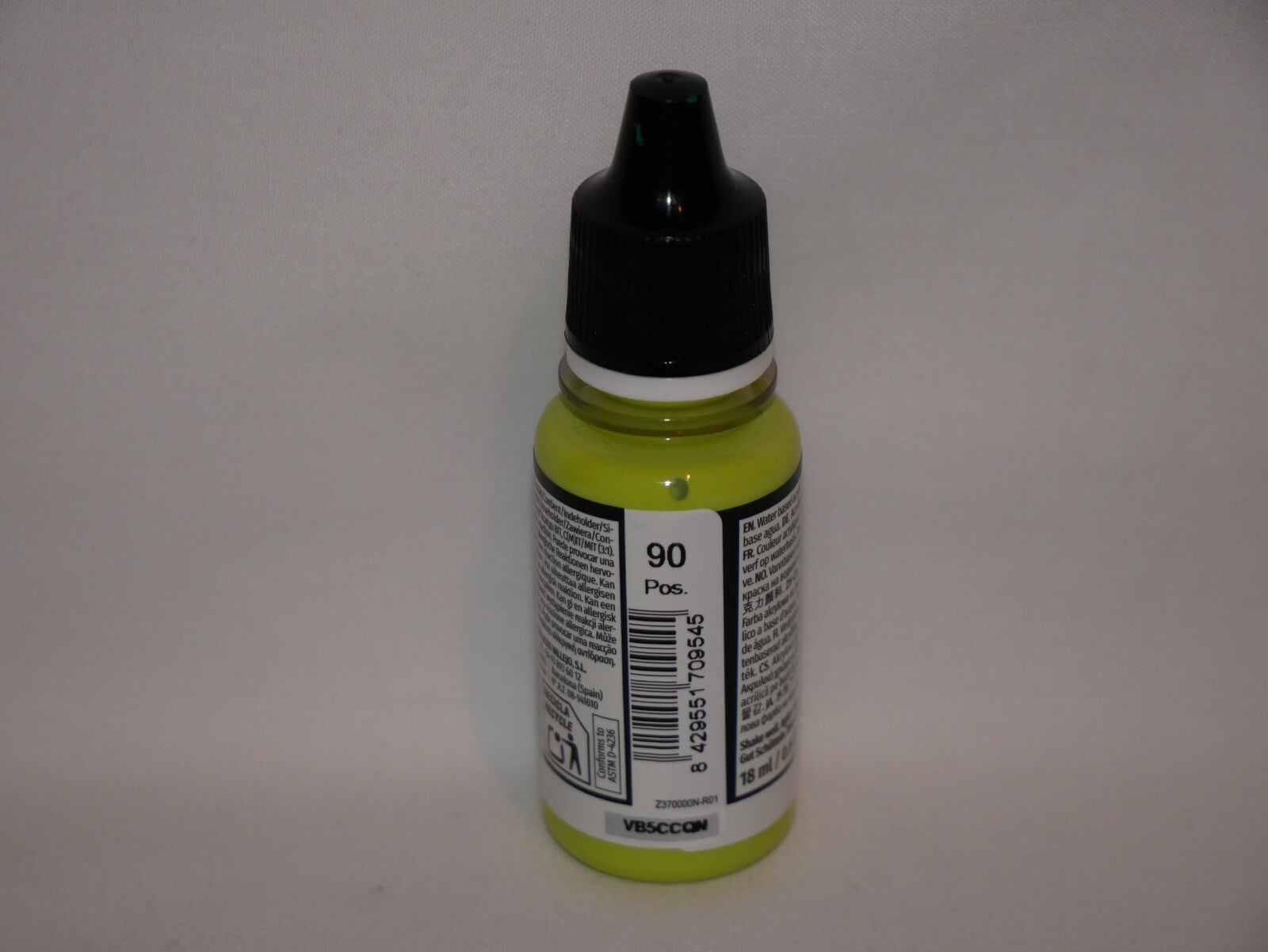 Vallejo Model Color Yellow Green Acrylic 18ml/0.60 fl oz Dropper Bottle - 70.954
