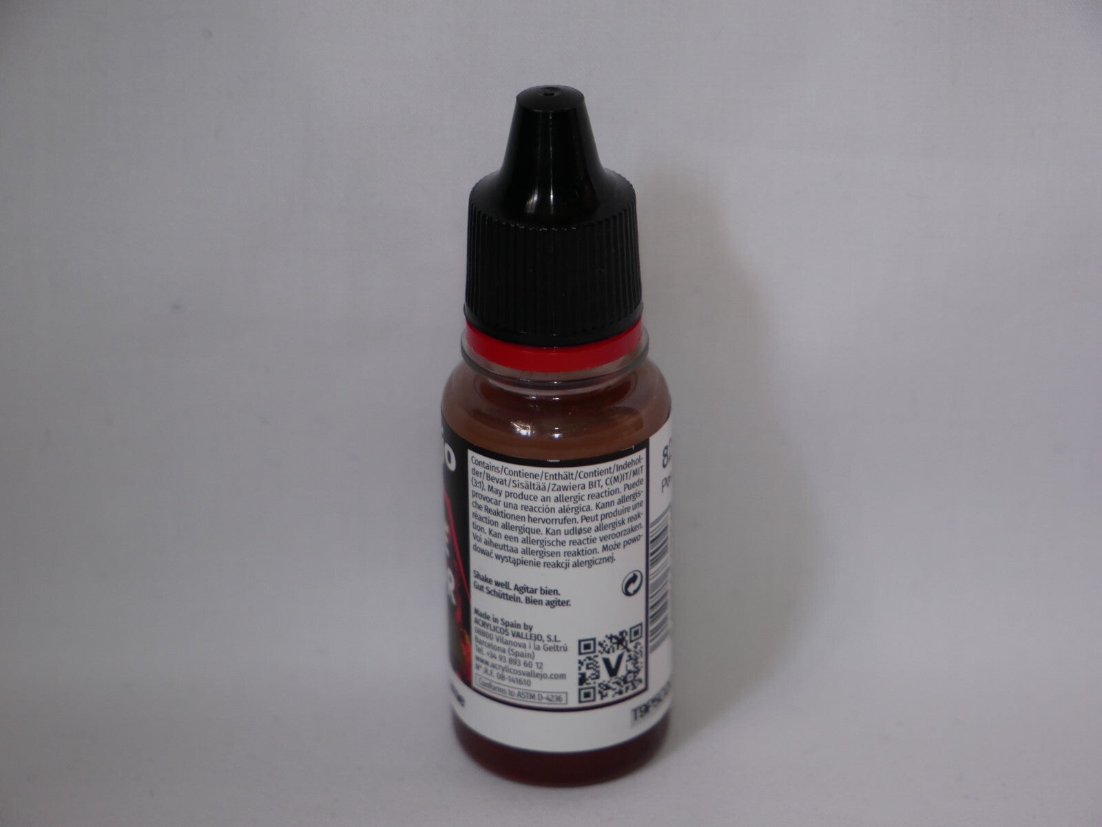 Vallejo Game Color Acrylic Washes Flesh 18ml/0.6 fl oz Dropper Bottle - 73.204