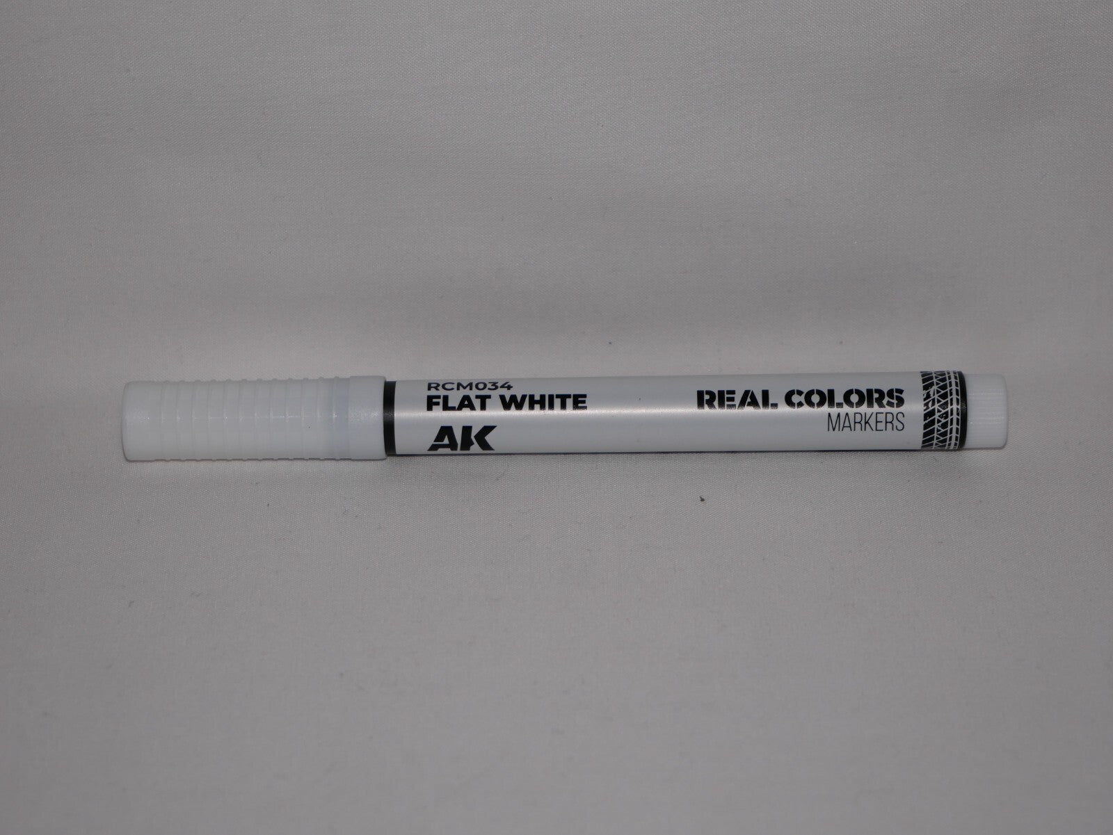 AK Interactive Real Colors Acrylic Fast Dry Paint Marker Pens Flat White RCM034