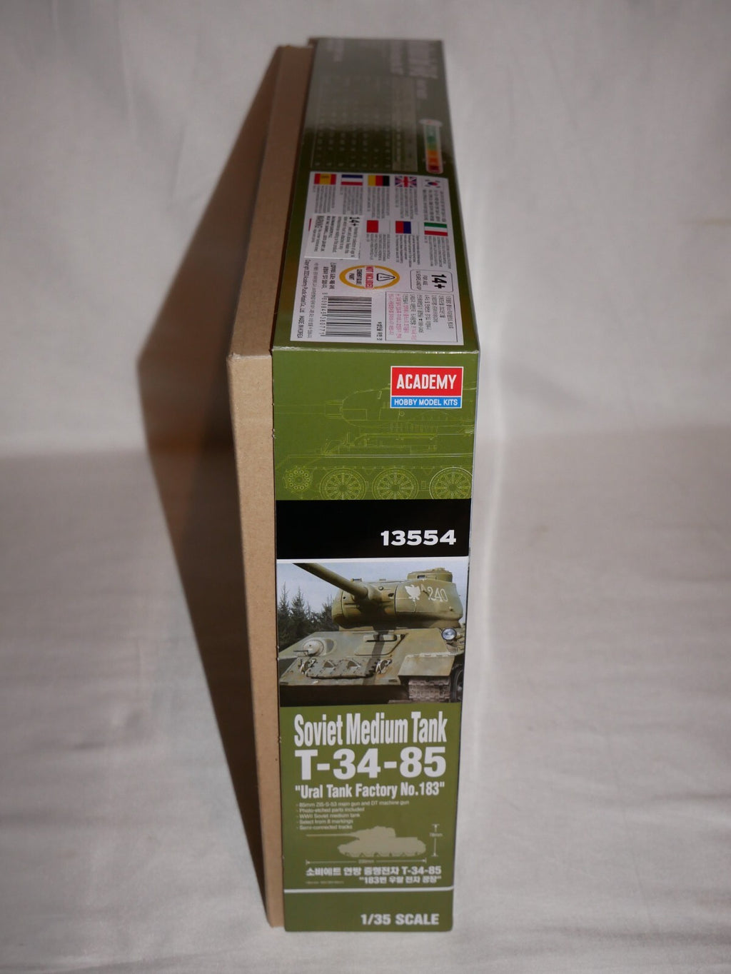 Academy 1:35 Soviet Medium Tank T-34-85 Ural Tank Factory No.183 Level 4 - 13554