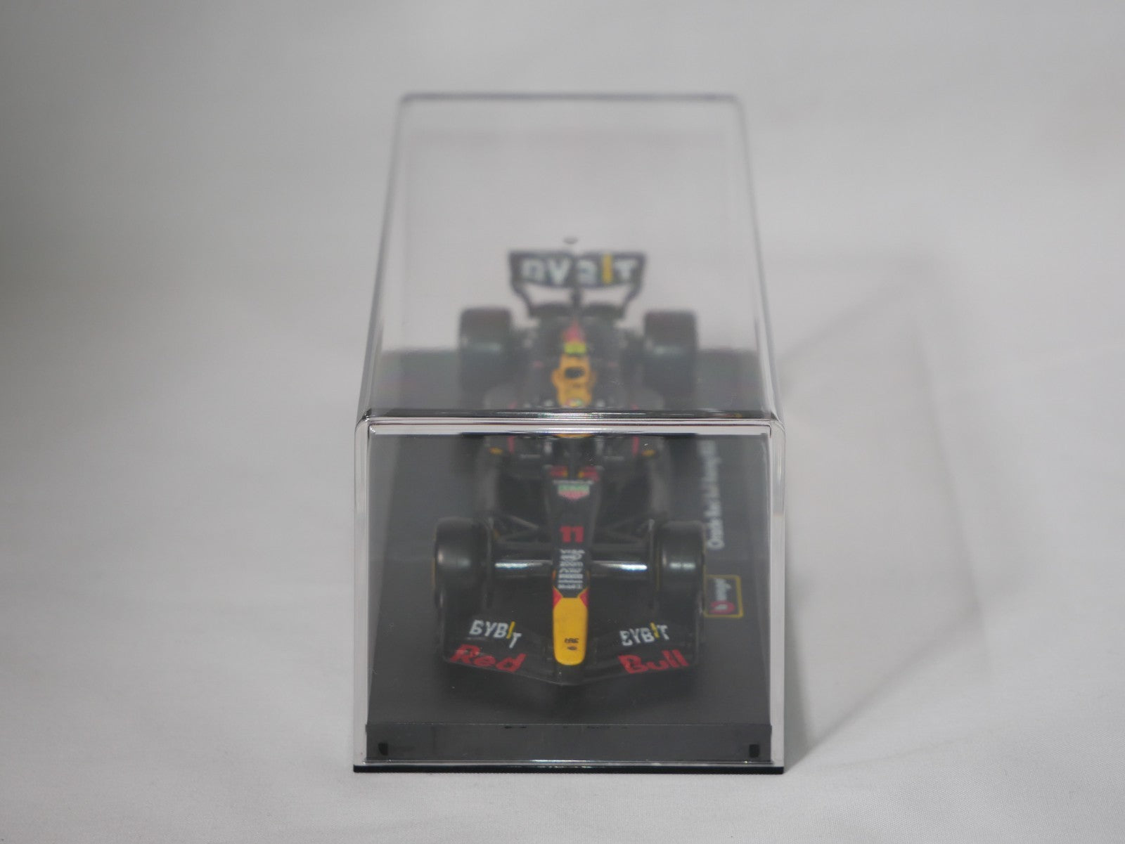 Burago 1:43 Oracle Redbull Racing RB20 Car With Sergio Pérez Helmet - #18-38098P