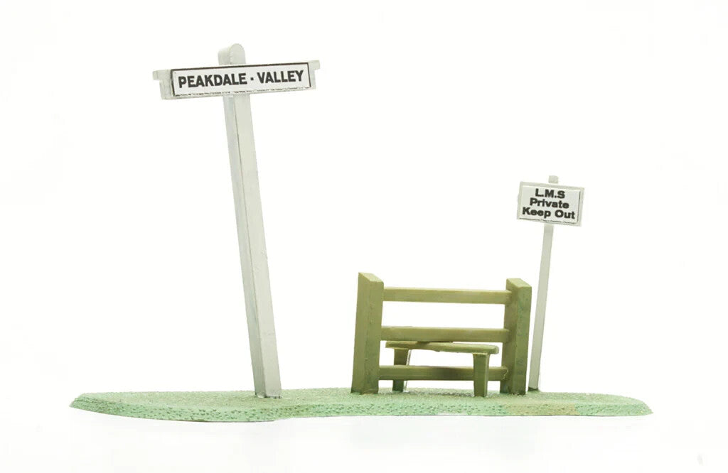 Dapol Kitmaster "OO/HO" Sign Post & Stile C078