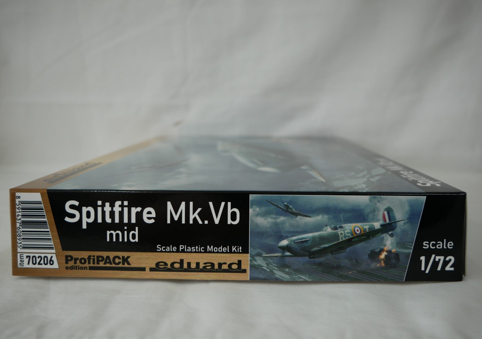Eduard 1:72 Scale WWII Supermarine Spitfire Mk.Vb Mid ProfiPACK Edition - 70206