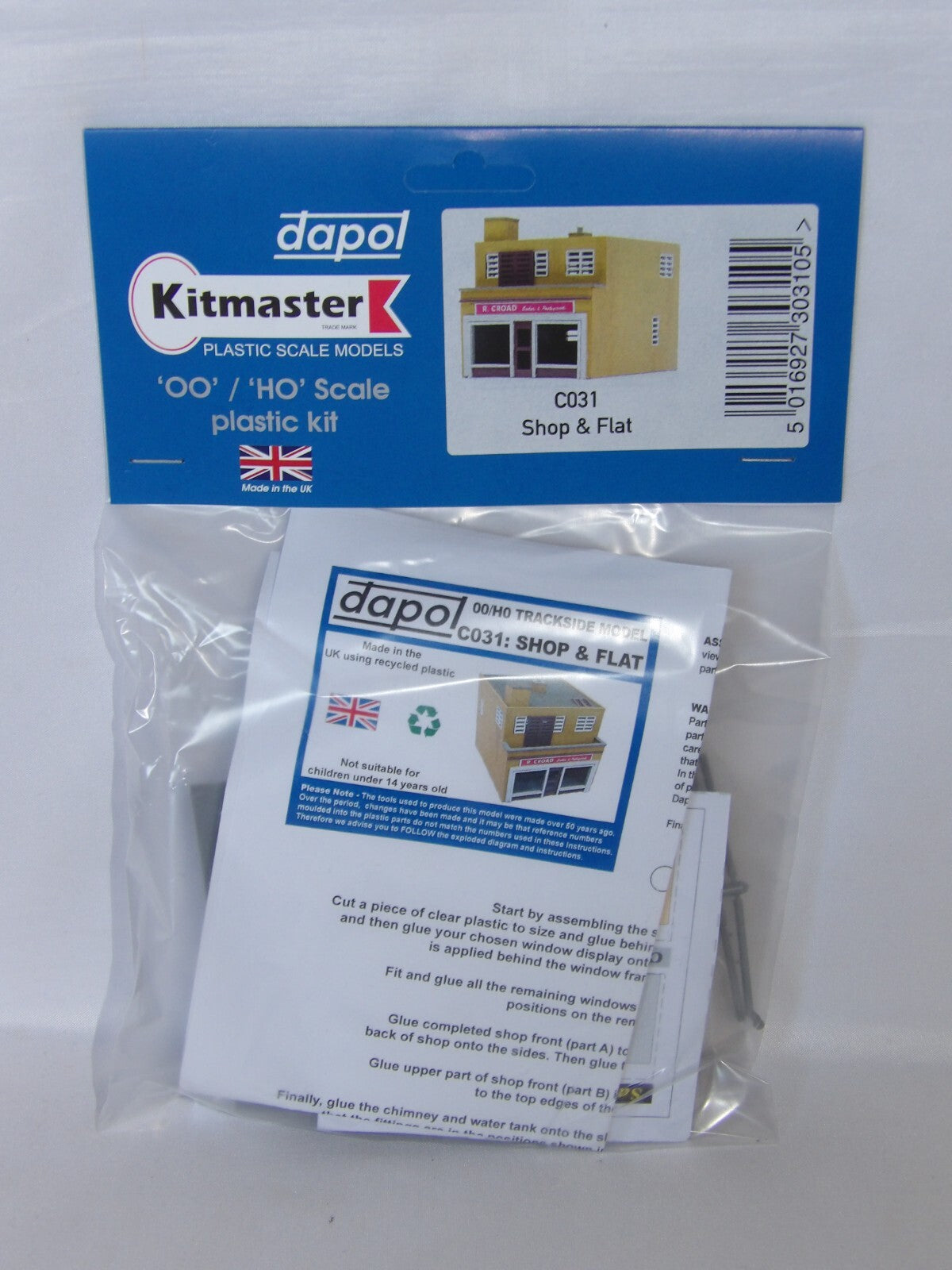 Dapol Kitmaster  "OO/HO" Modern Shop & Flat C031