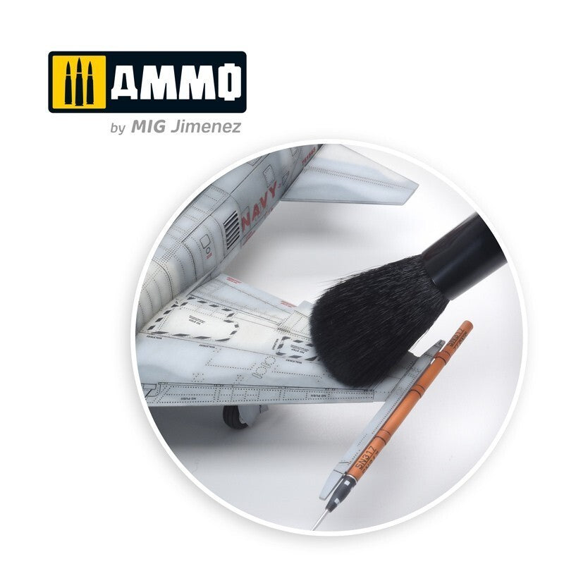 Ammo By Mig Jimenez Ultra-Fine Synthetic Dust Remover Brush Size 2 - A.MIG-8576