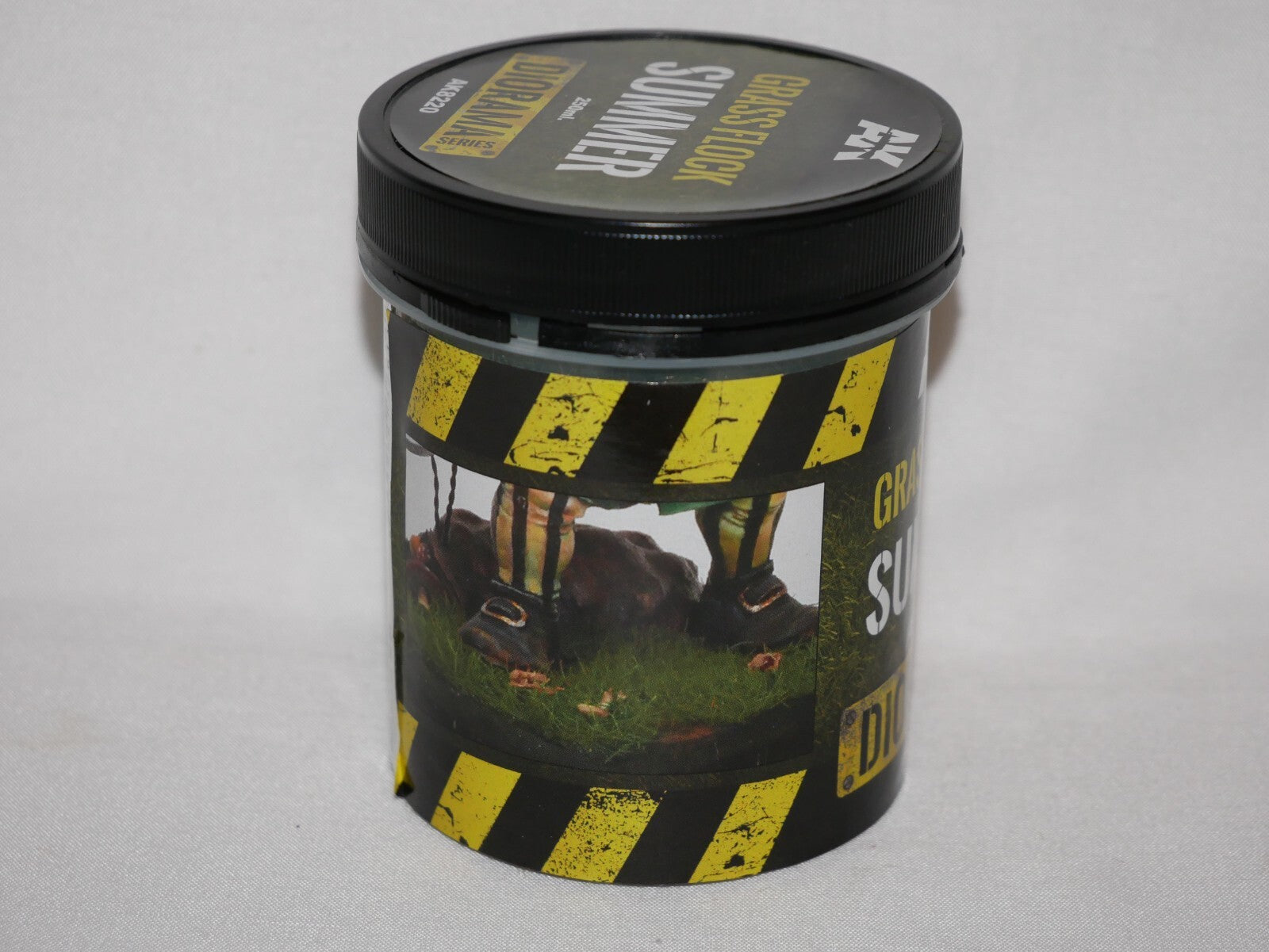 AK Interactive Diorama Series 2mm Summer Grass Flock 250ml Plastic Tub - AK8220