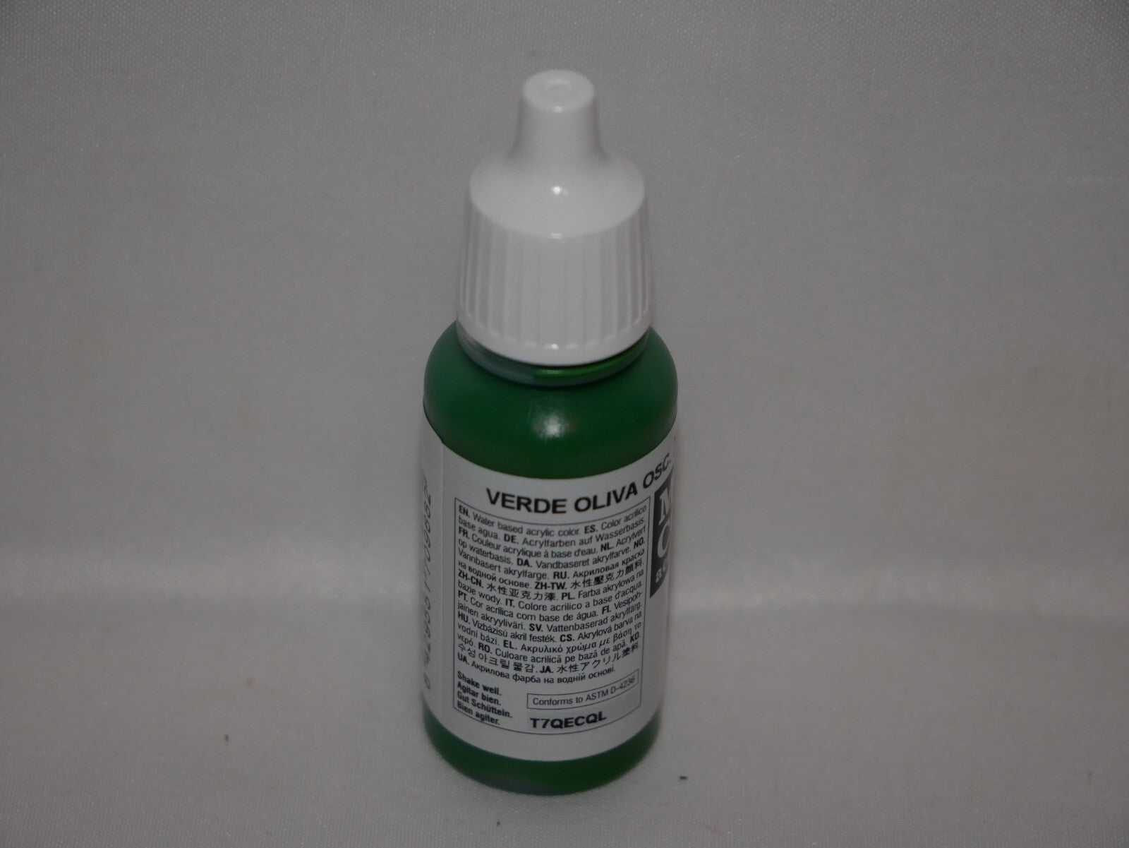 Vallejo Model Color Flat Green Acrylic 17ml /0.57 fl oz Dropper Bottle - 70.968