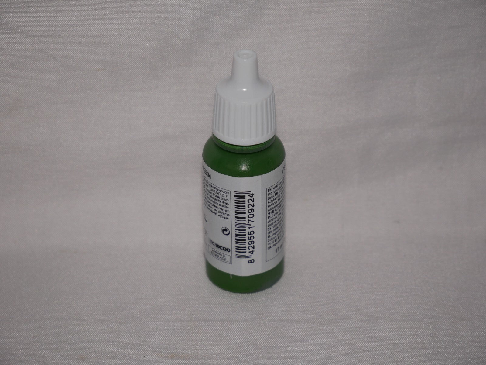 Vallejo Model Color Uniform Green Acrylic 17ml/0.57 fl oz Dropper Bottle 70.922