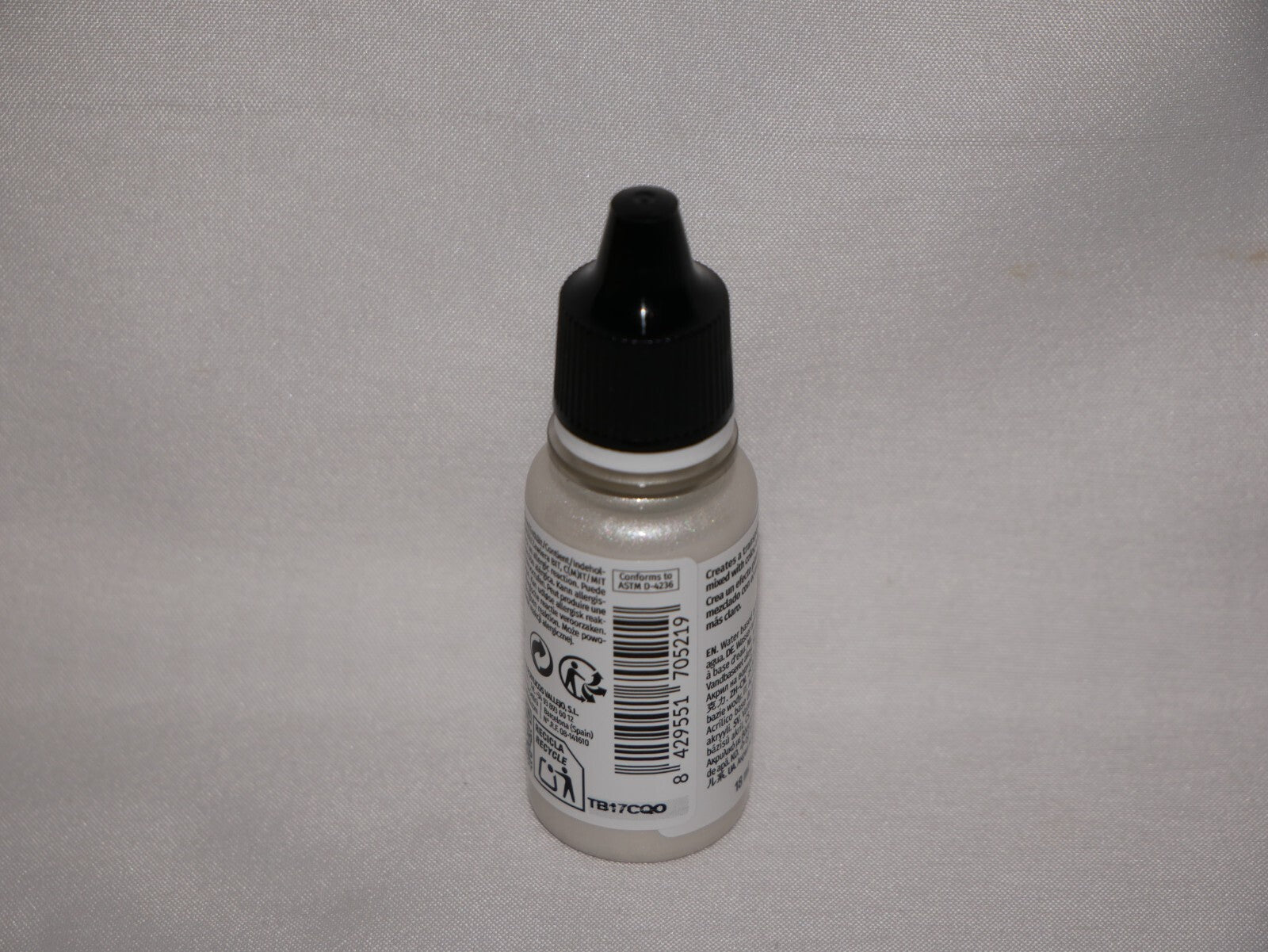 Vallejo Auxiliary Products Metal Medium 18ml/0.60 fl oz Dropper Bottle - 70.521