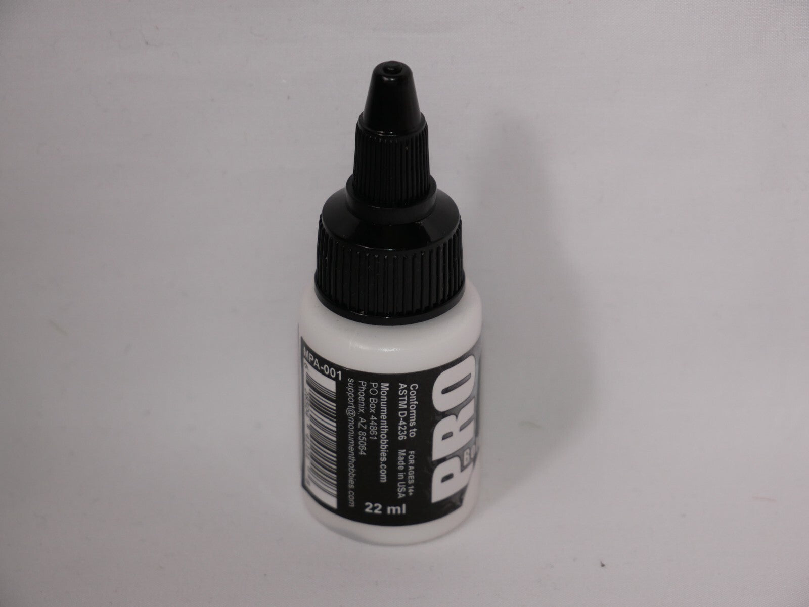 Monument Hobbies Pro Acryl Bold Titanium White 22ml Twist Top Bottle - (MPA-001)