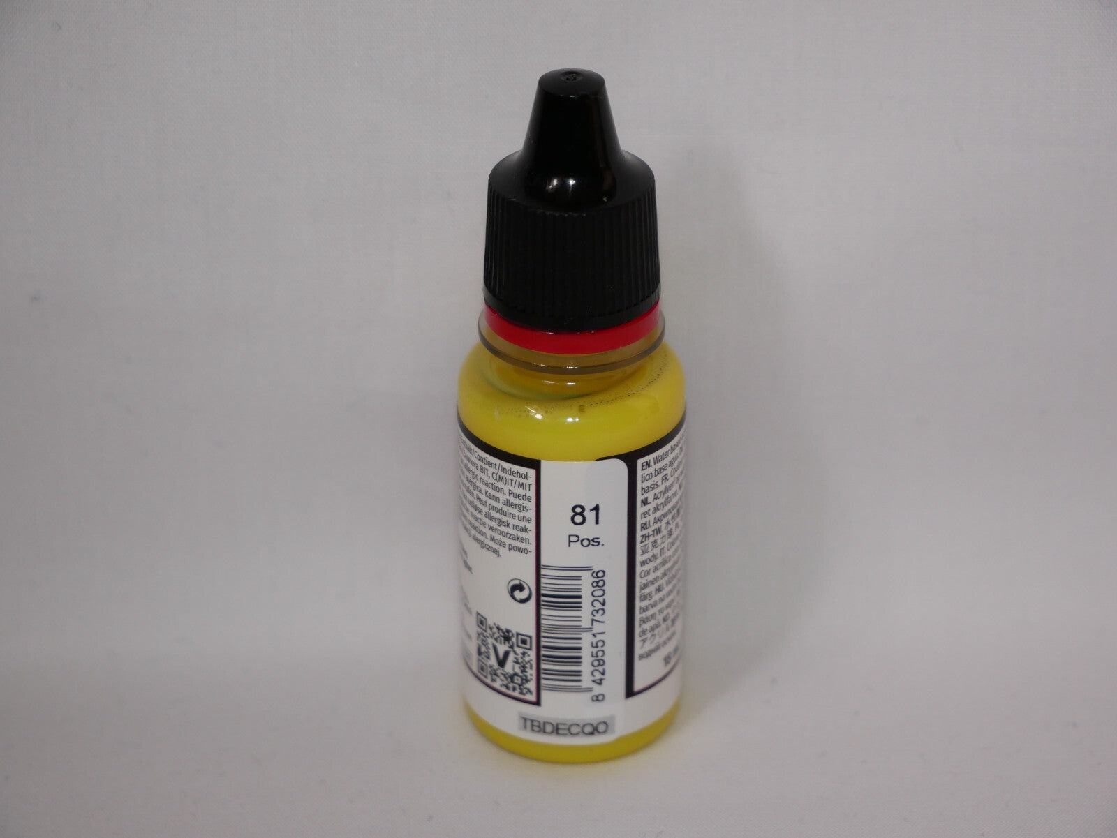 Vallejo Game Color Acrylic Washes Yellow 18ml/0.6 fl oz Dropper Bottle - 73.208