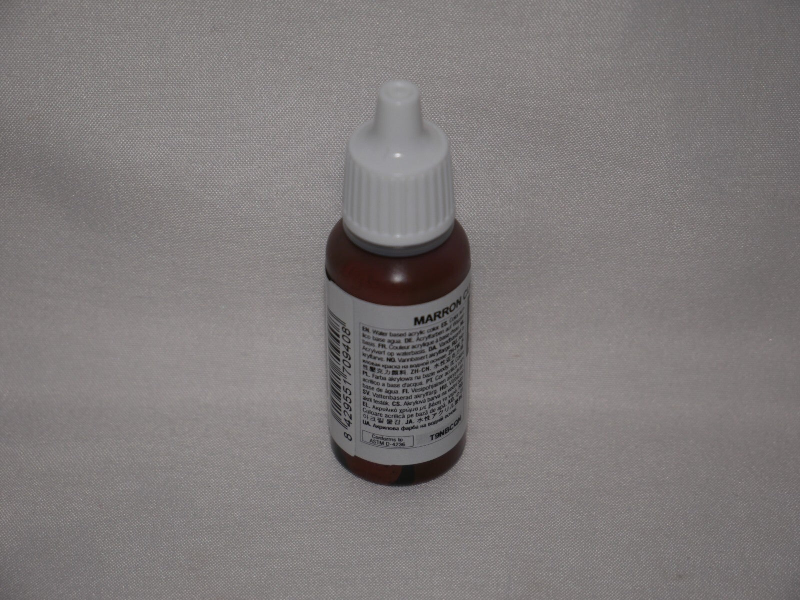 Vallejo Model Color Saddle Brown Acrylic 17ml/0.57 fl oz Dropper Bottle - 70.940