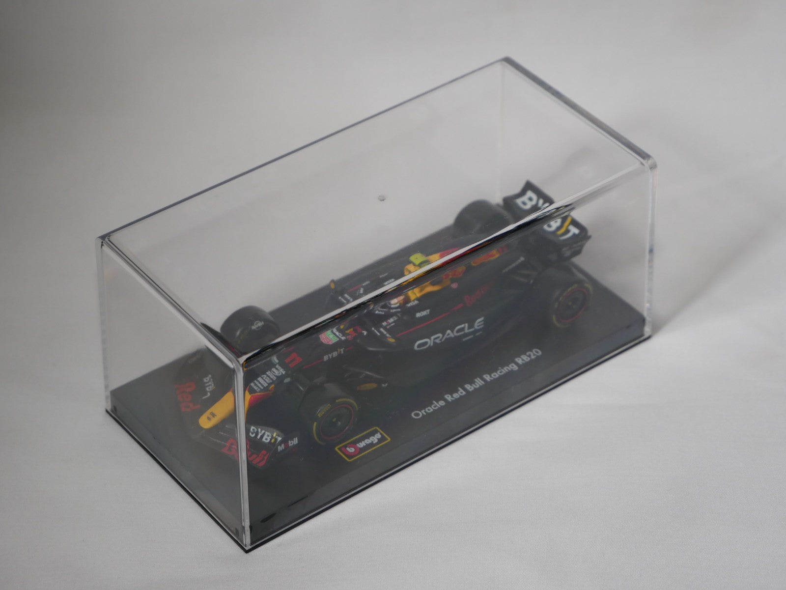 Burago 1:43 Oracle Redbull Racing RB20 Car With Sergio Pérez Helmet - #18-38098P