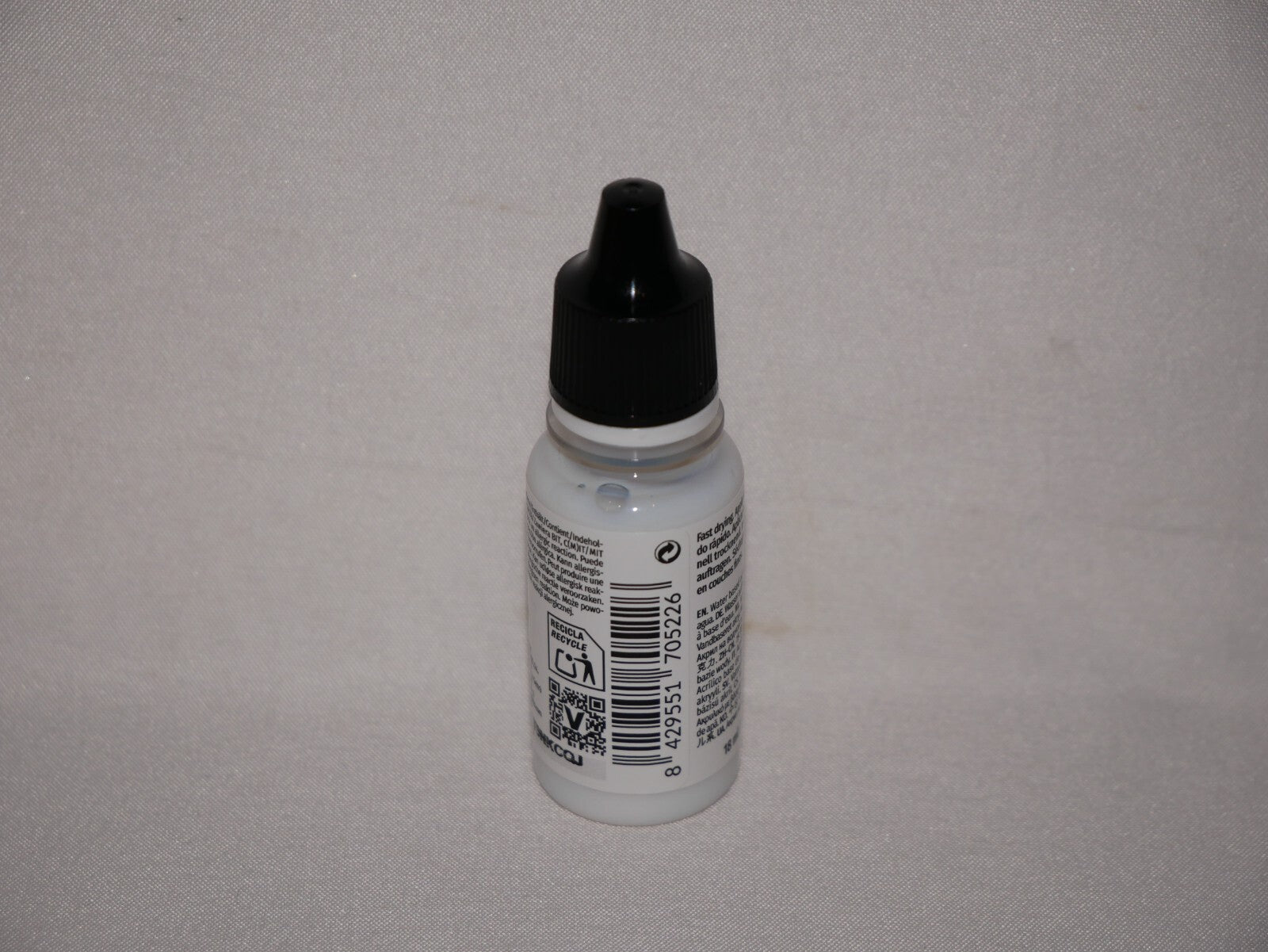 Vallejo Auxiliary Products Satin Varnish 18ml/0.60 fl oz Dropper Bottle - 70.522