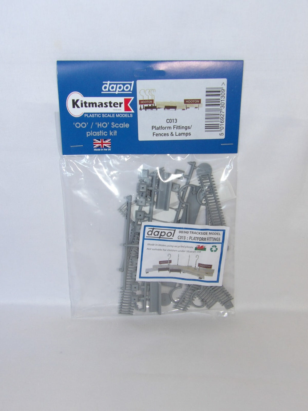 Dapol Kitmaster "OO/HO" Railway Platform Fittings / Fences & Lamps C013