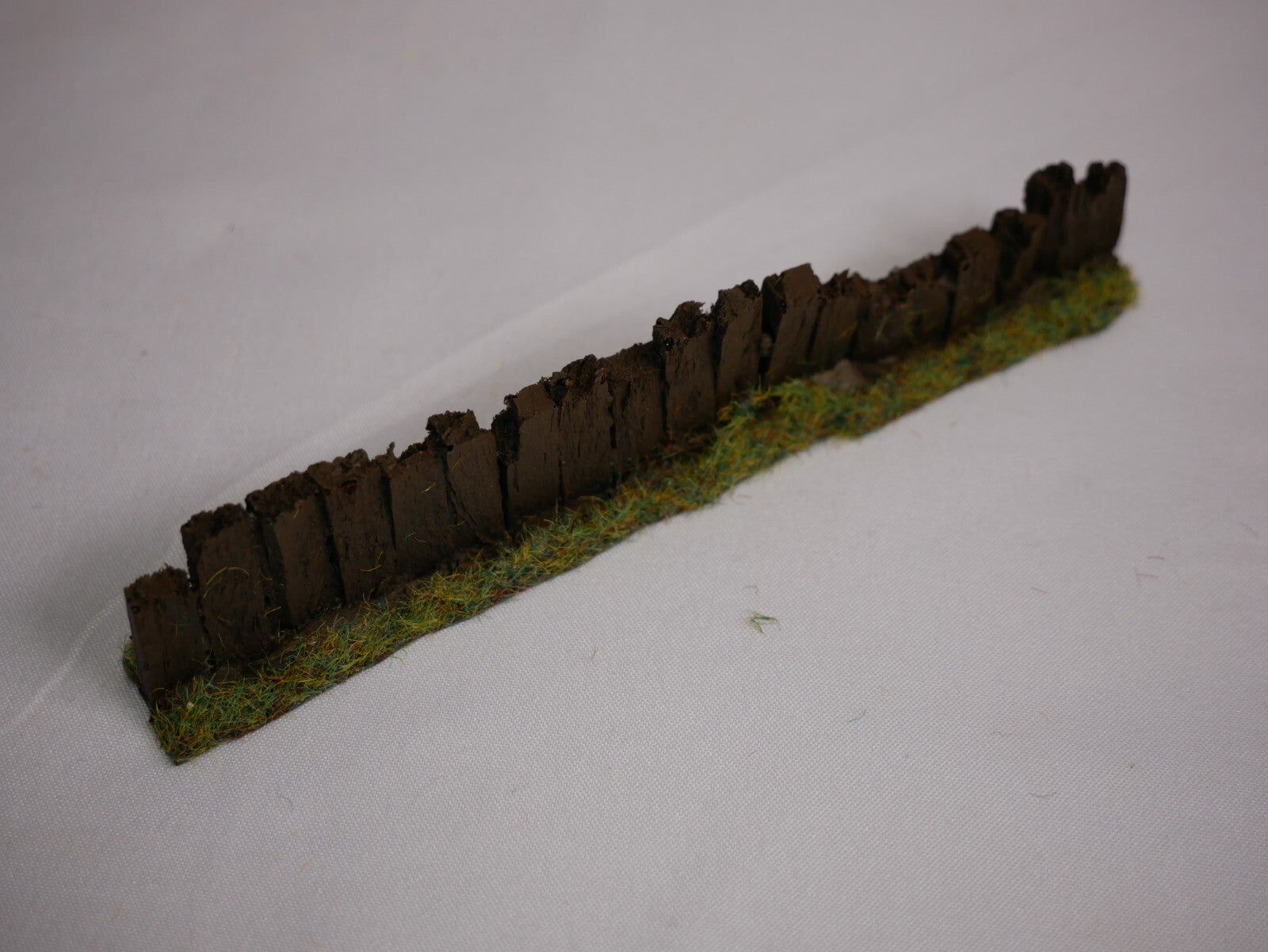 Javis "Countryside" Scenics "OO" Old Damaged Dark Brown Sleeper Fencing PF11