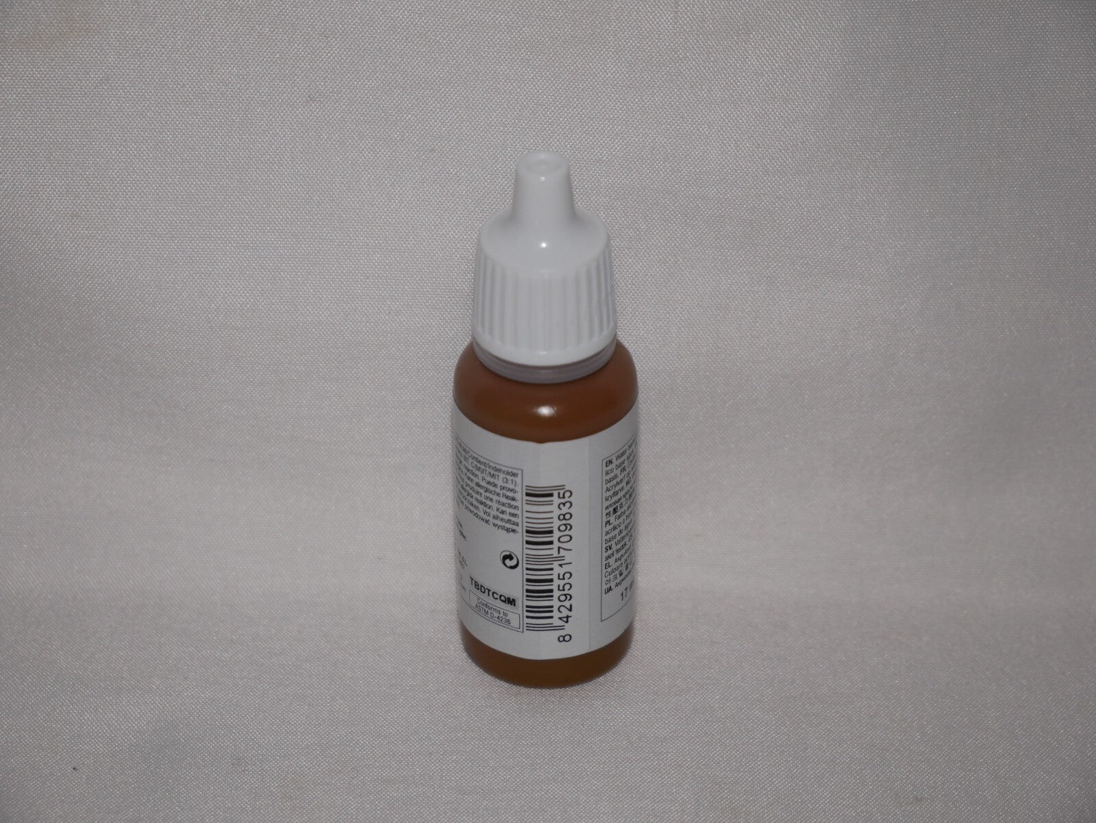 Vallejo Model Color Flat Earth Acrylic 17ml/0.57 fl oz Dropper Bottle - 70.983
