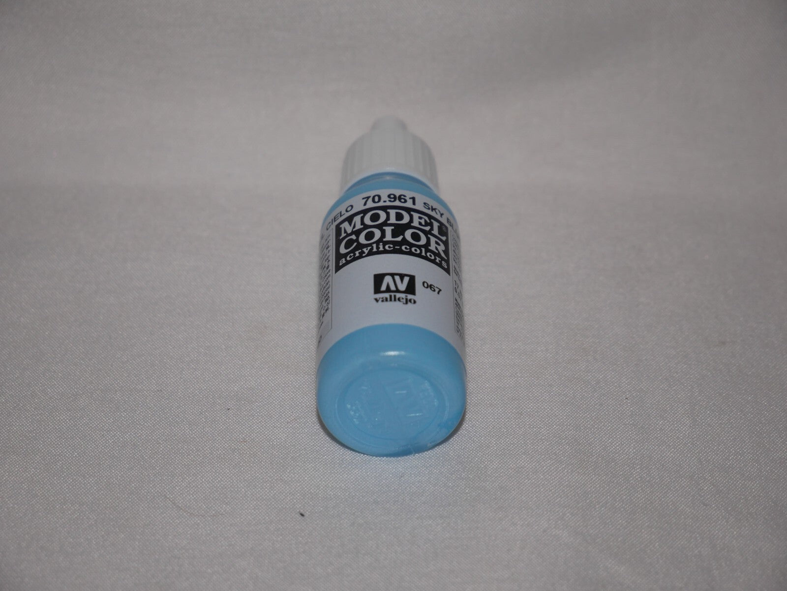 Vallejo Model Color Sky Blue Acrylic 17ml/0.57 fl oz Dropper Bottle - 70.961