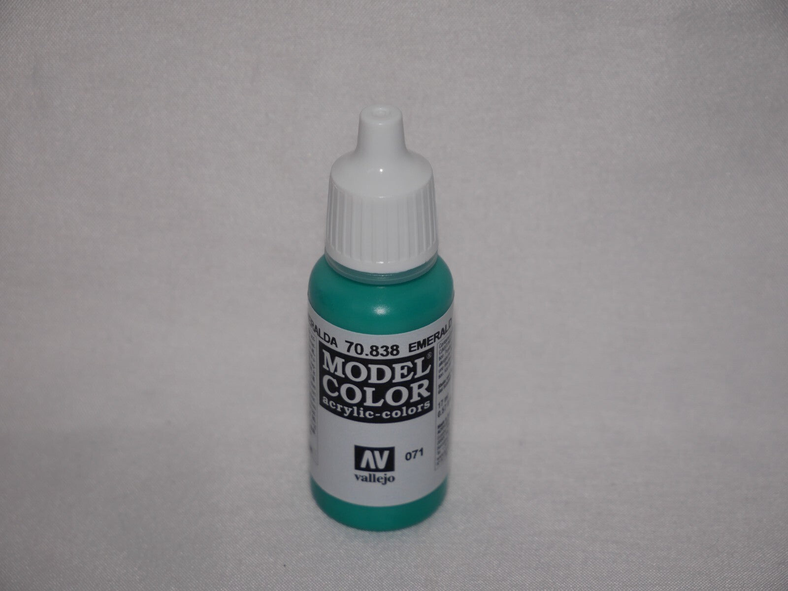 Vallejo Model Color Emerald Acrylic 17ml/0.57 fl oz Dropper Bottle - 70.838