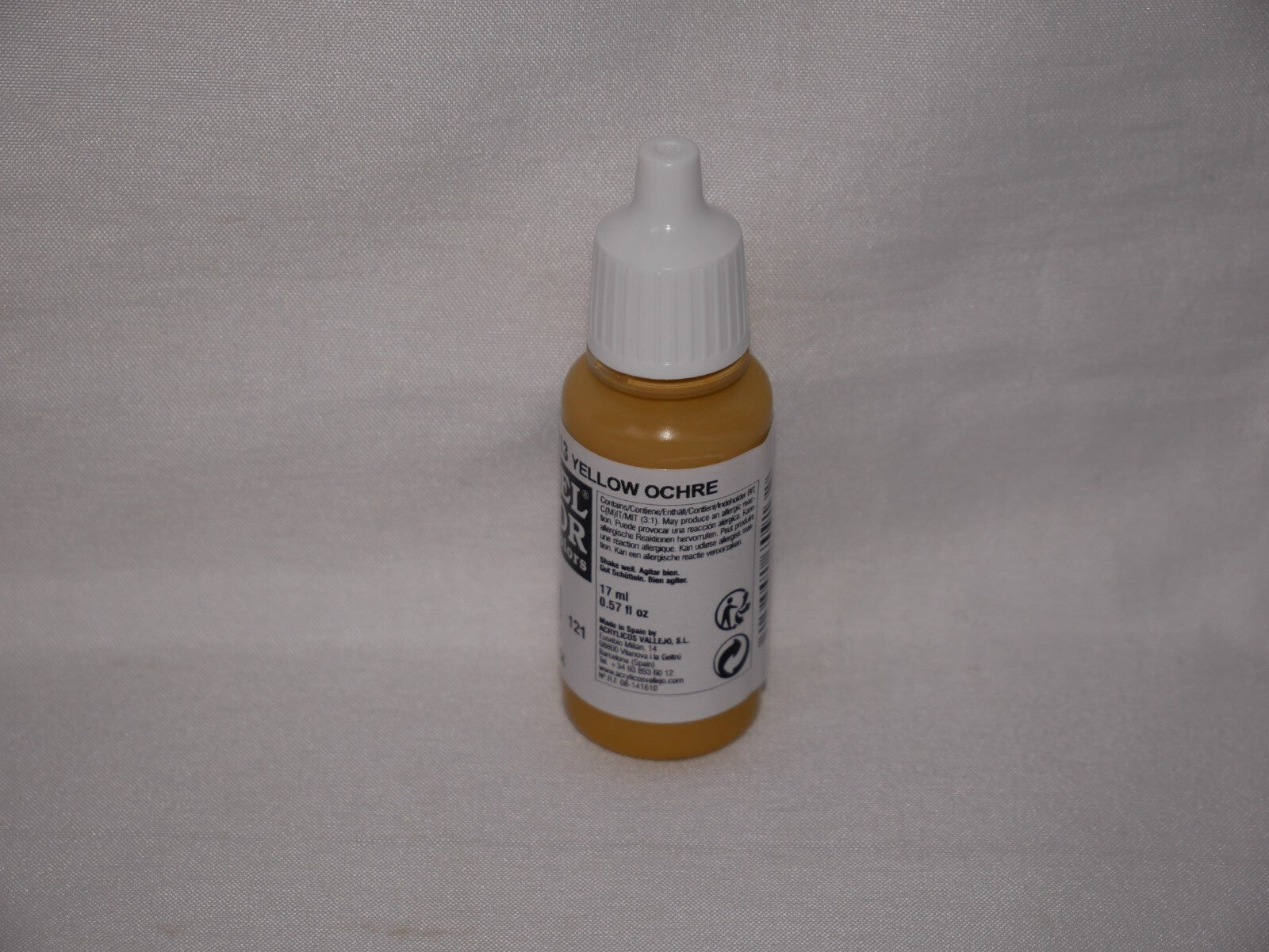 Vallejo Model Color Yellow Ochre Acrylic 17ml/0.57 fl oz Dropper Bottle - 70.913