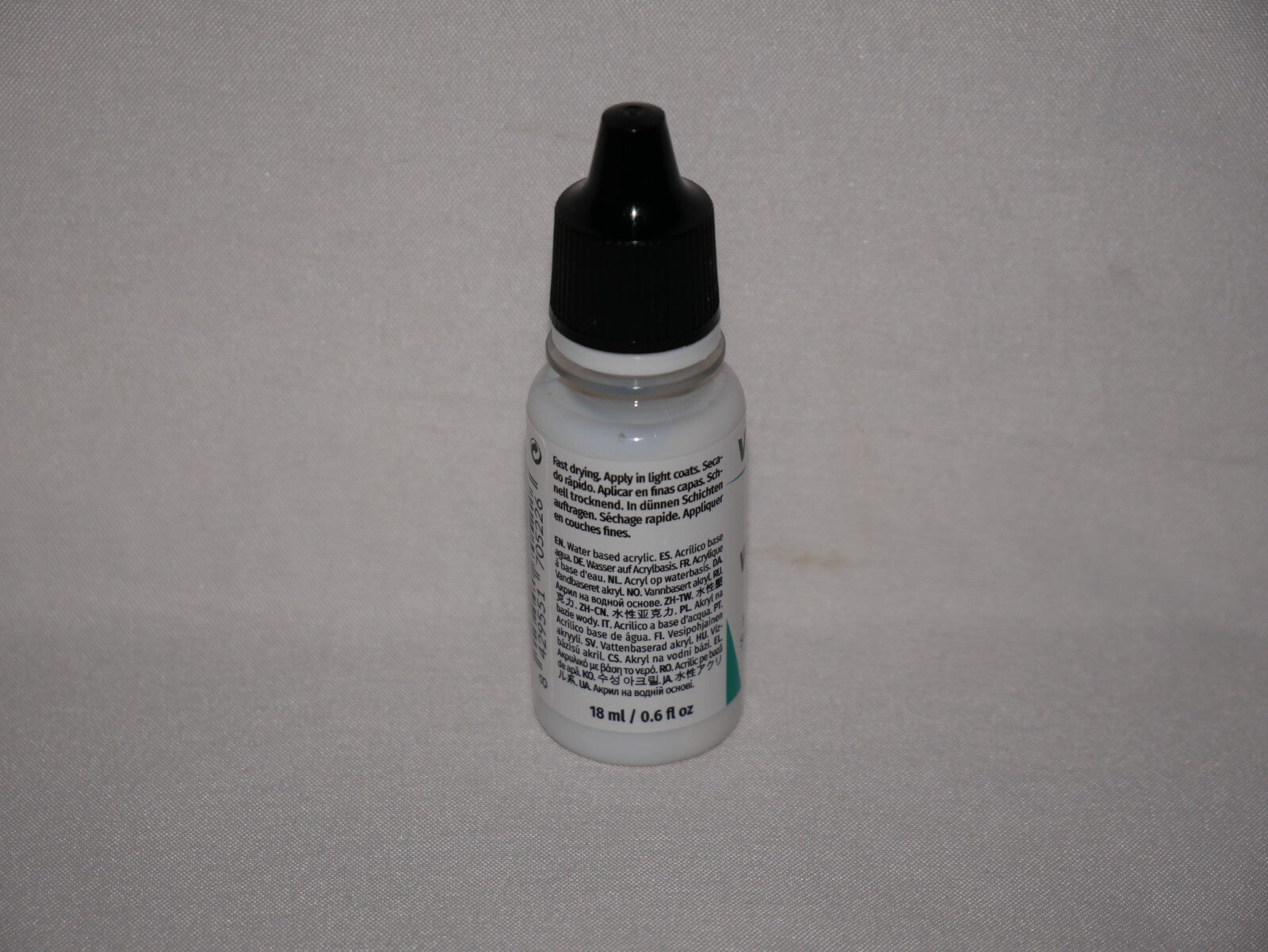 Vallejo Auxiliary Products Satin Varnish 18ml/0.60 fl oz Dropper Bottle - 70.522