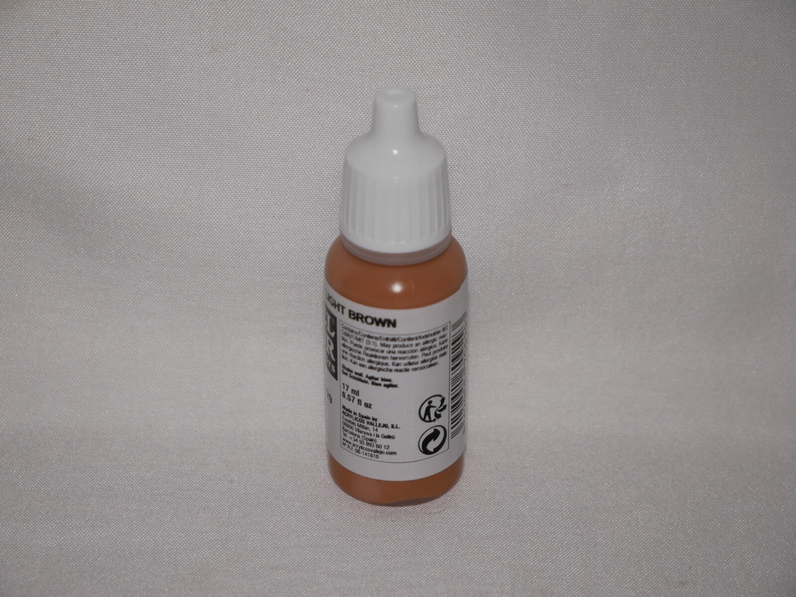 Vallejo Model Color Light Brown Acrylic 17ml/0.57 fl oz Dropper Bottle - 70.929