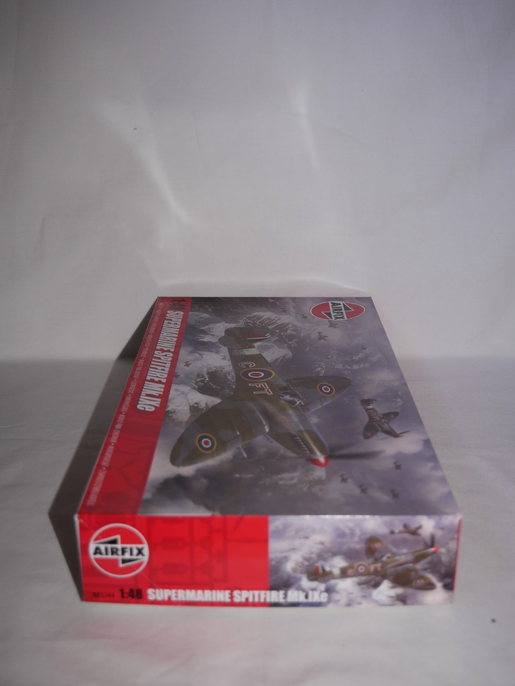 Airfix 1:48 Scale WWII Supermarine Spitfire Mk.IXe Model Skill Level 2 - A05144