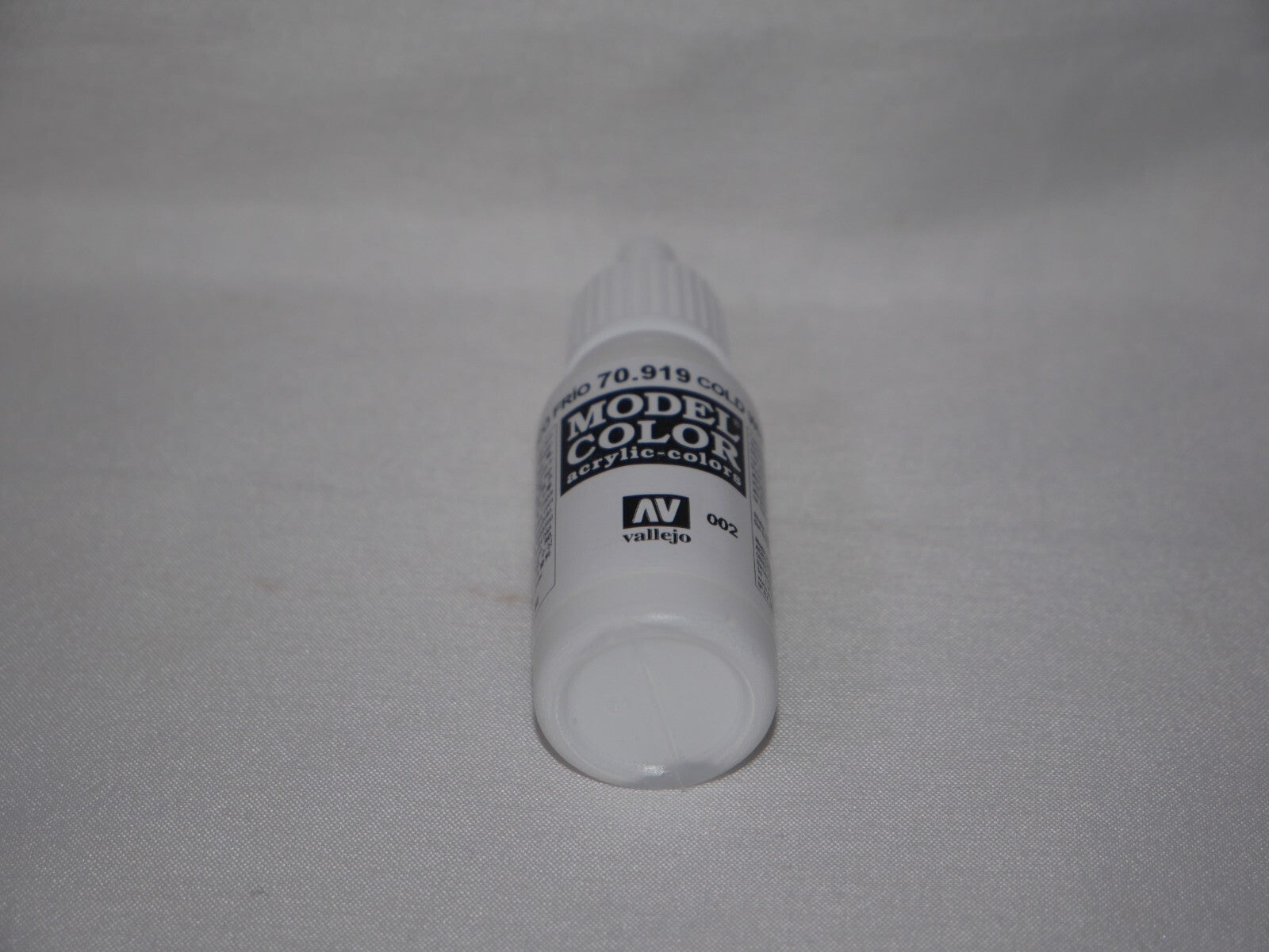 Vallejo Model Color Cold White Acrylic 17ml/0.57 fl oz Dropper Bottle - 70.919