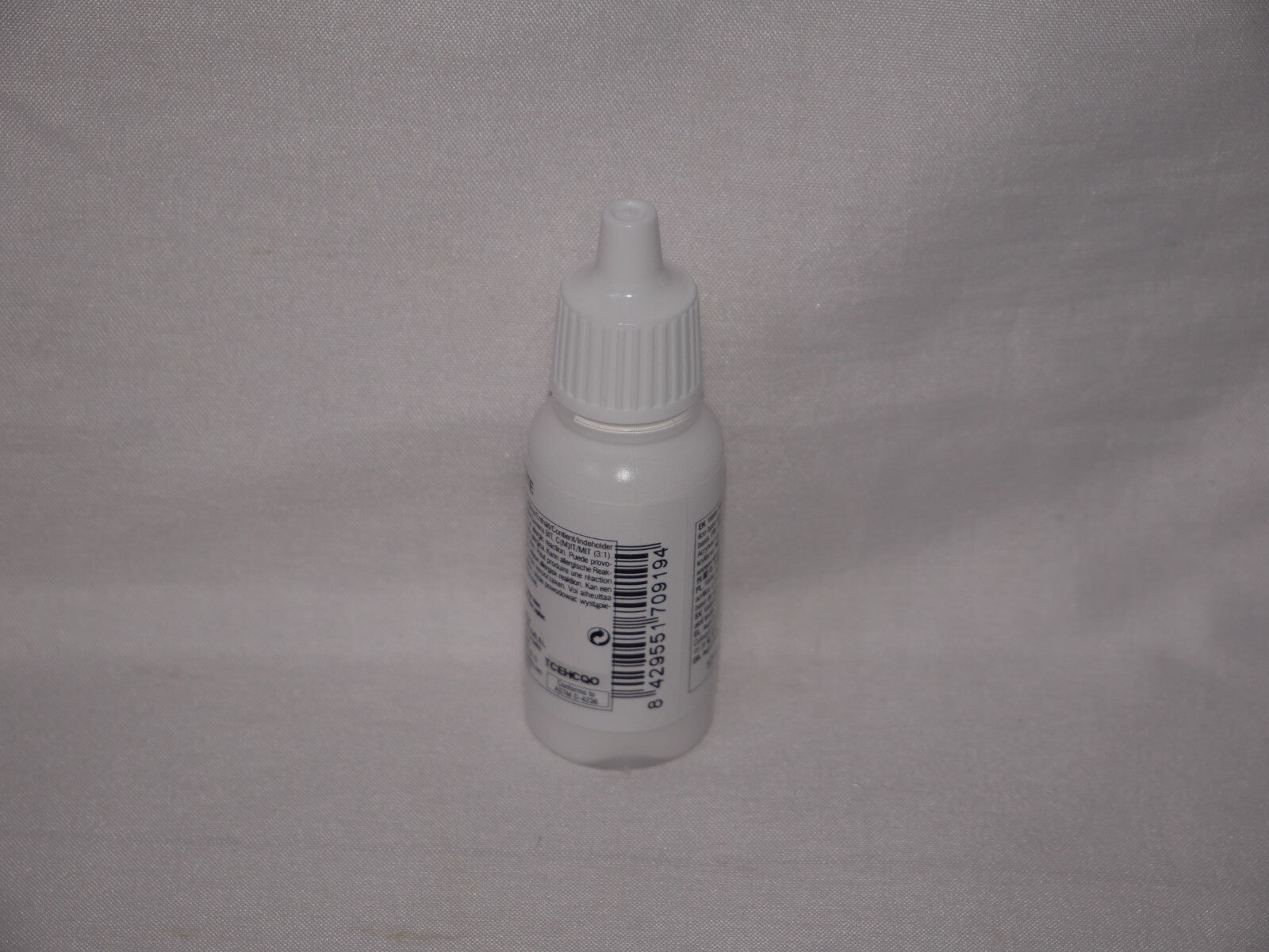 Vallejo Model Color Cold White Acrylic 17ml/0.57 fl oz Dropper Bottle - 70.919