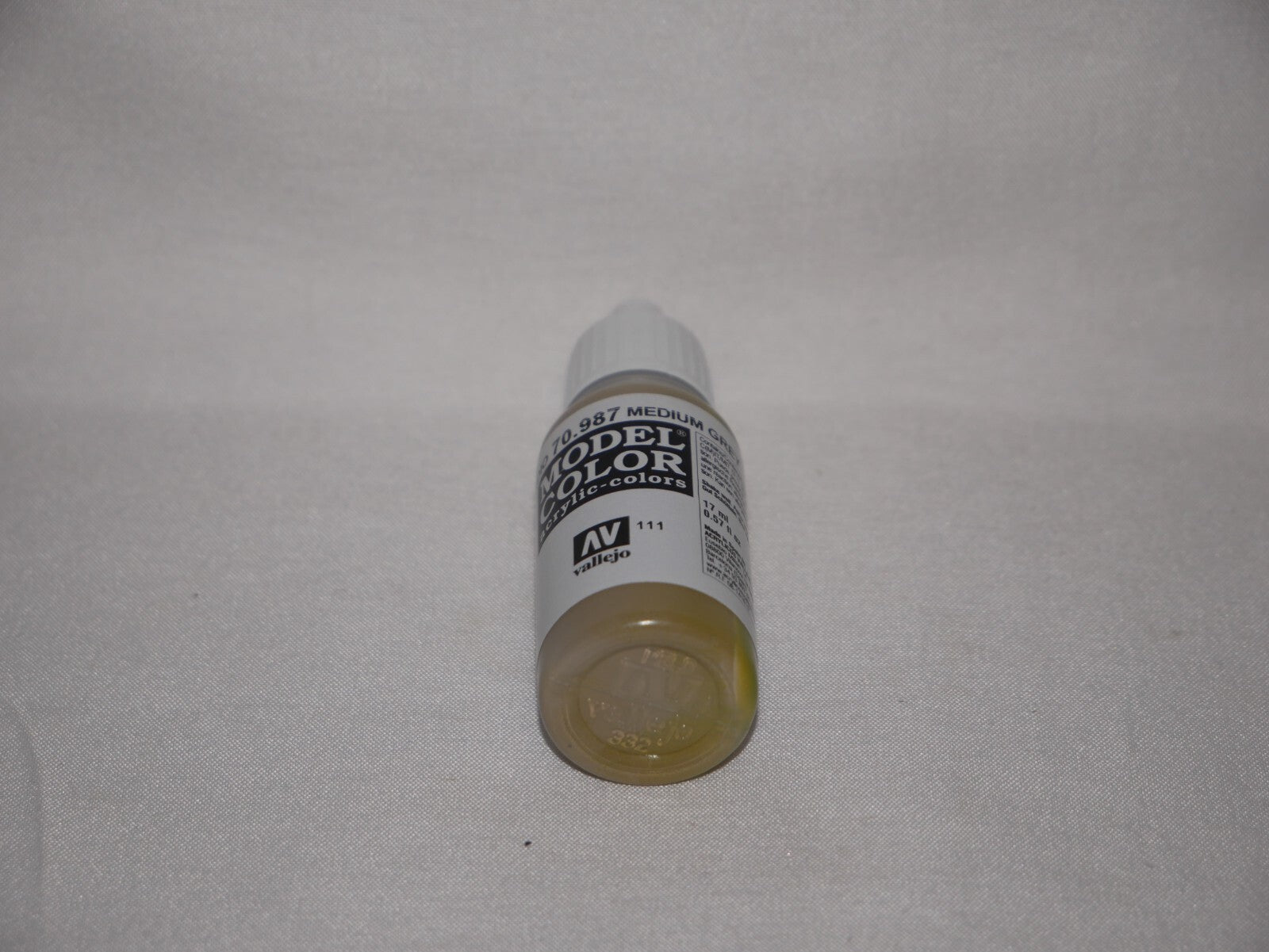 Vallejo Model Color Medium Grey Acrylic 17ml/0.57 fl oz Dropper Bottle - 70.987