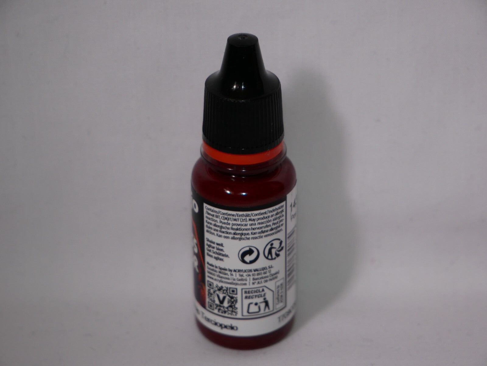 Vallejo Xpress Color Acrylics Velvet Red 18ml/0.6 fl oz Dropper Bottle - 72.407