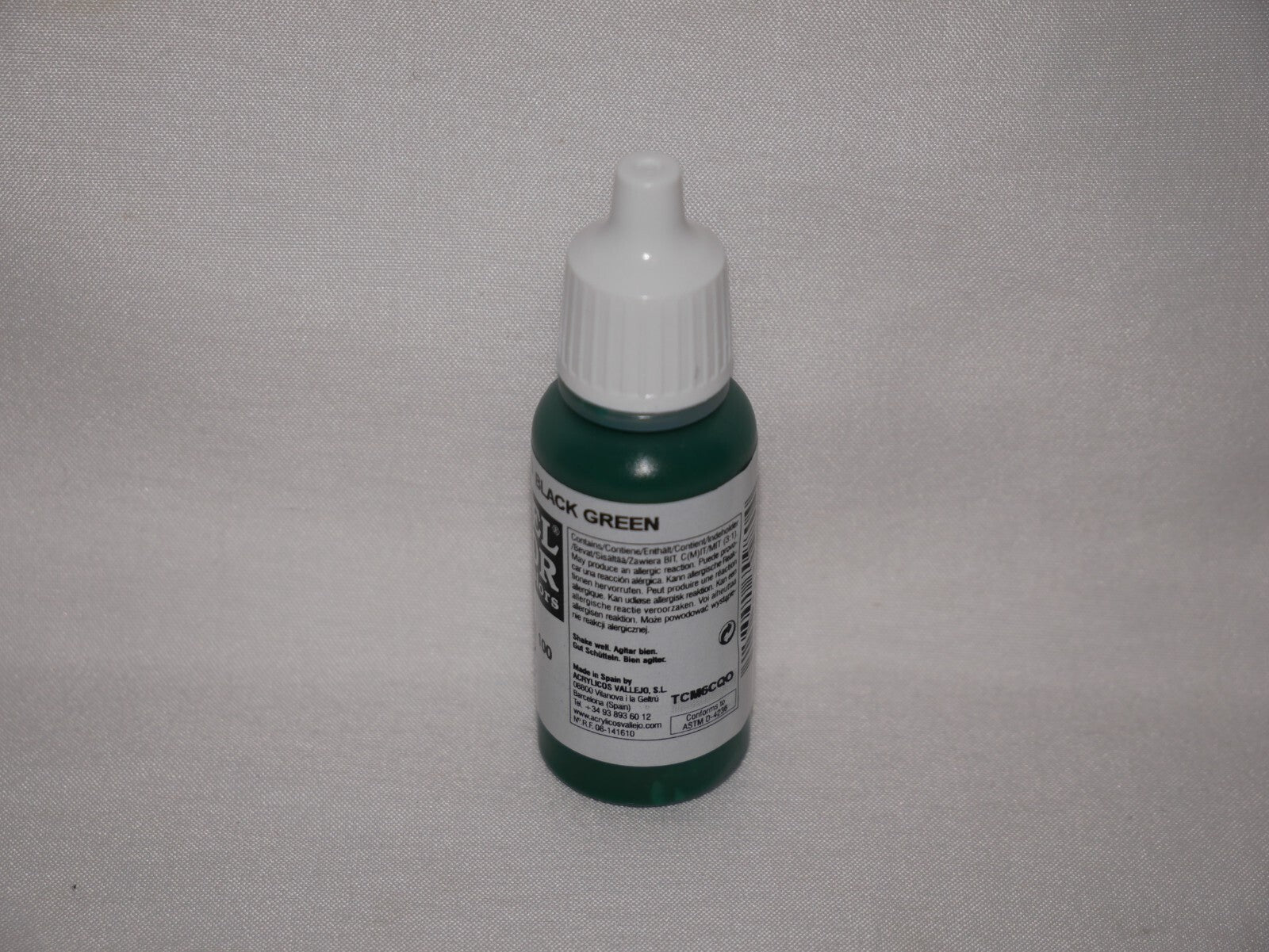 Vallejo Model Color Black Green Acrylic 17ml/0.57 fl oz Dropper Bottle - 70.980