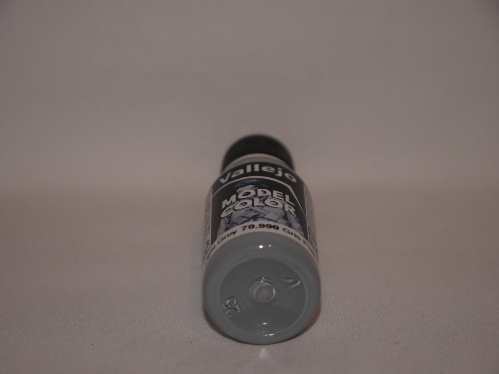 Vallejo Model Color Light Grey Acrylic 18ml/0.60 fl oz Dropper Bottle - 70.990