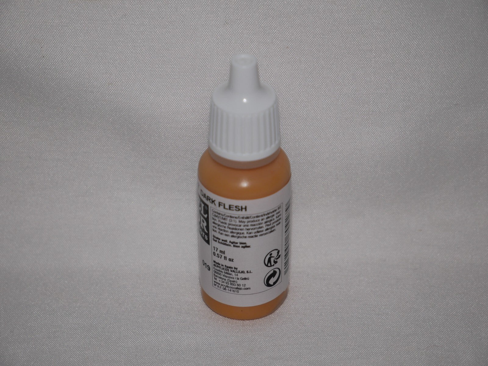 Vallejo Model Color Dark Flesh Acrylic 17ml/0.57 fl oz Dropper Bottle - 70.927