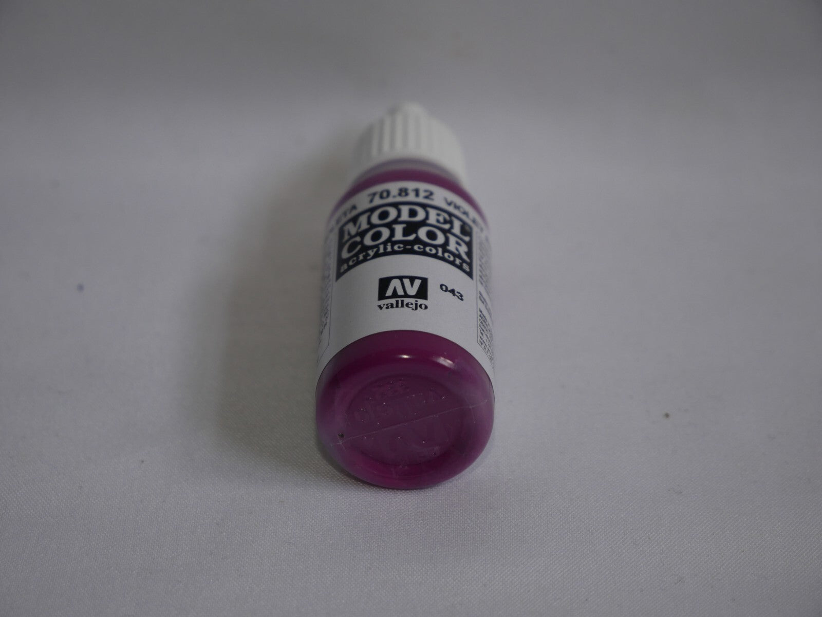 Vallejo Model Color Violet Red Acrylic 17ml/0.57 fl oz Dropper Bottle - 70.812