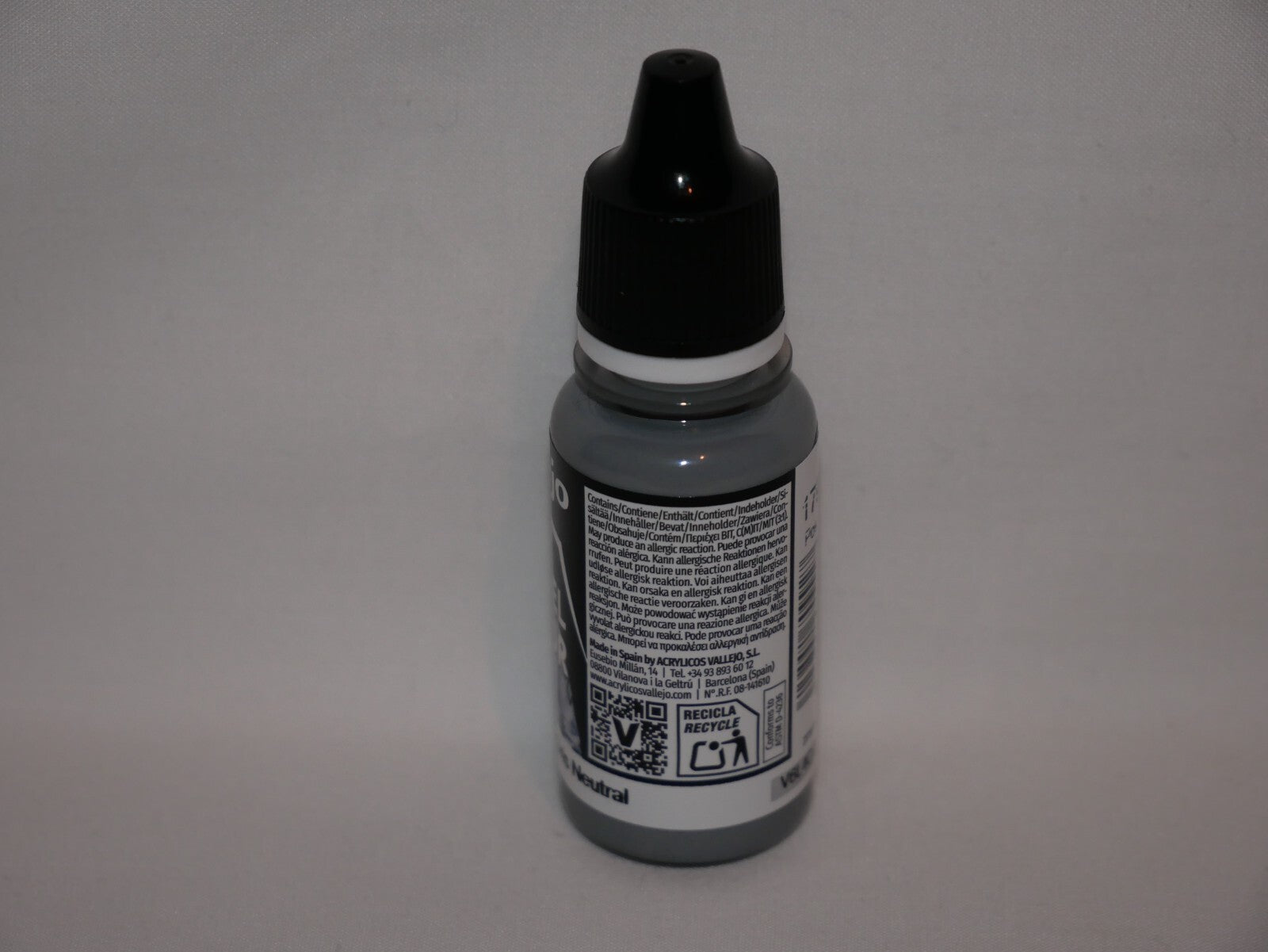 Vallejo Model Color Neutral Grey Acrylic 18ml/0.60 fl oz Dropper Bottle - 70.992