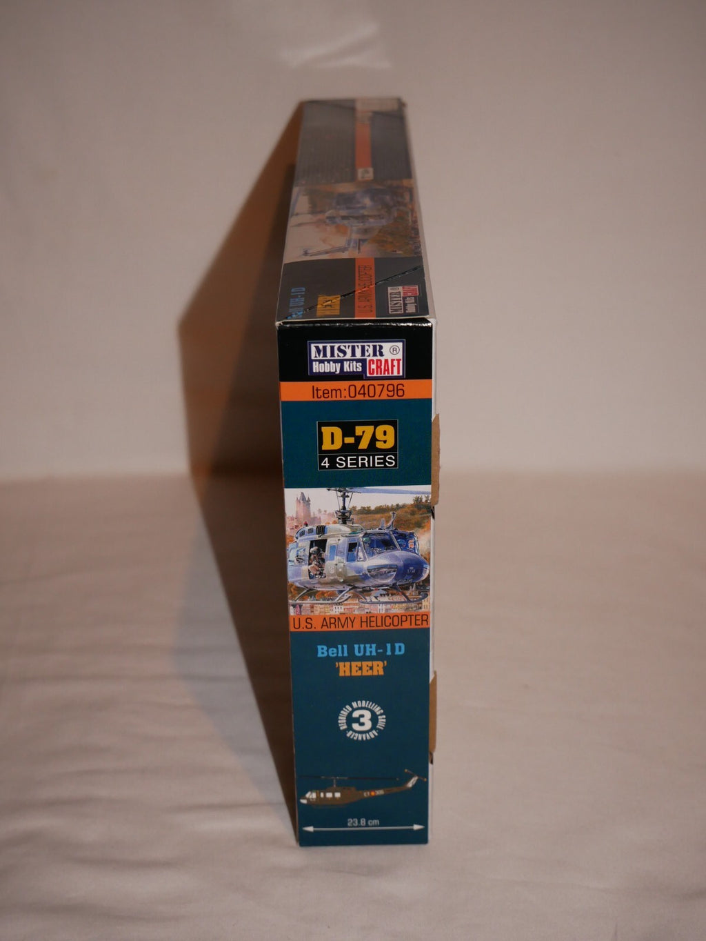 MisterCraft Hobby Kits 1:72 Scale (D-79) US Army Bell UN-1D 'Heer' - 040796