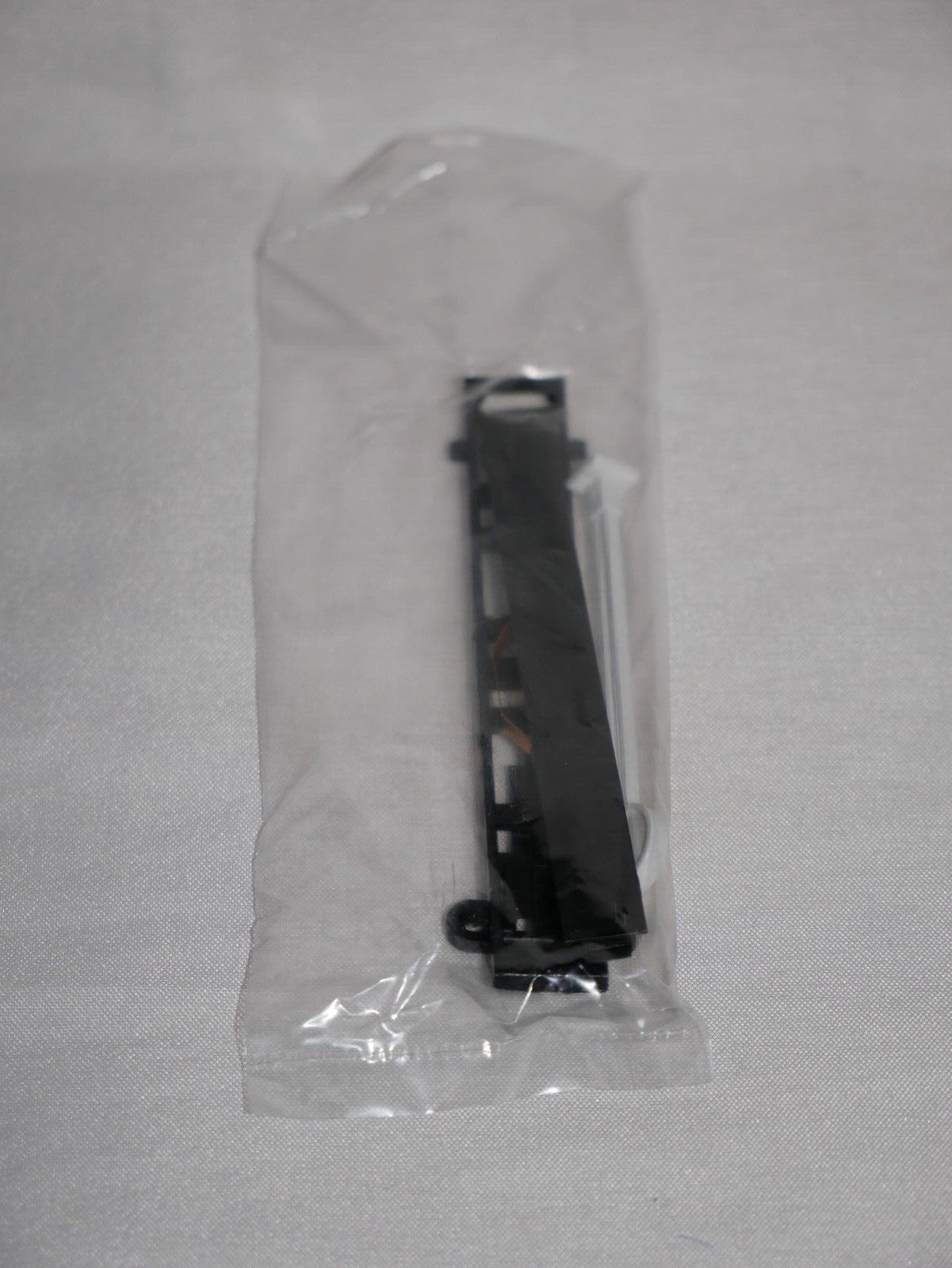 Hornby 1:76 Model Railway Track Accessories Uncoupling Ramp & Marker Post - R617