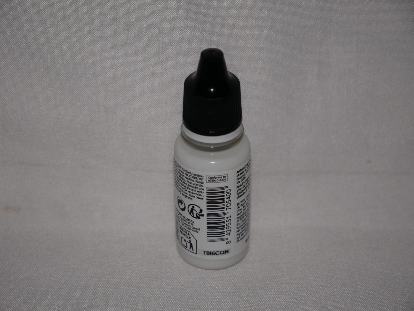 Vallejo Auxiliary Products Matt Base 18ml/0.60 fl oz Dropper Bottle - 70.540