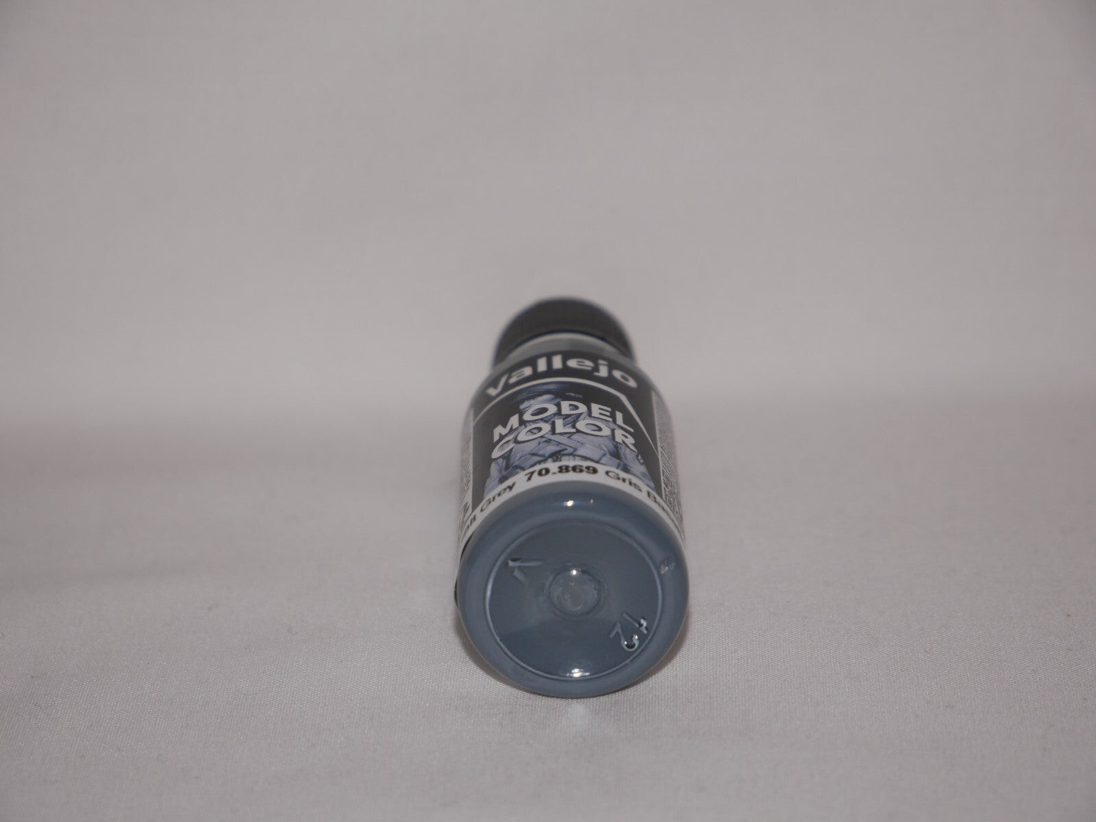 Vallejo Model Color Basalt Grey Acrylic 18ml/0.60 fl oz Dropper Bottle - 70.869